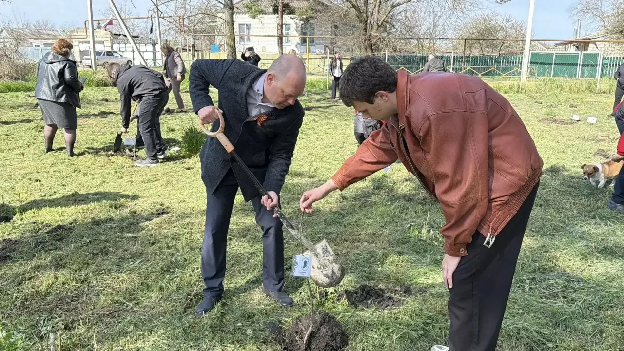 В преддверии 81-й годовщины Великой Победы в селе Надзорном прошла Всероссийская акция «Сад памяти».