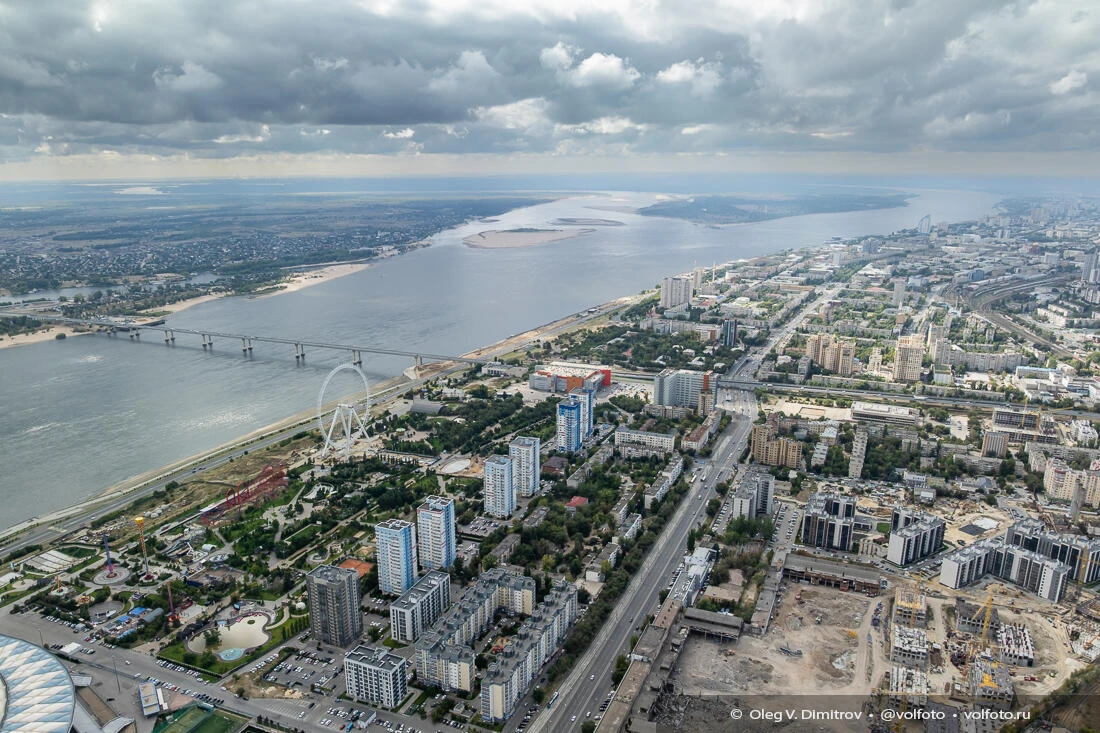 Осенние тучи над осенним городом