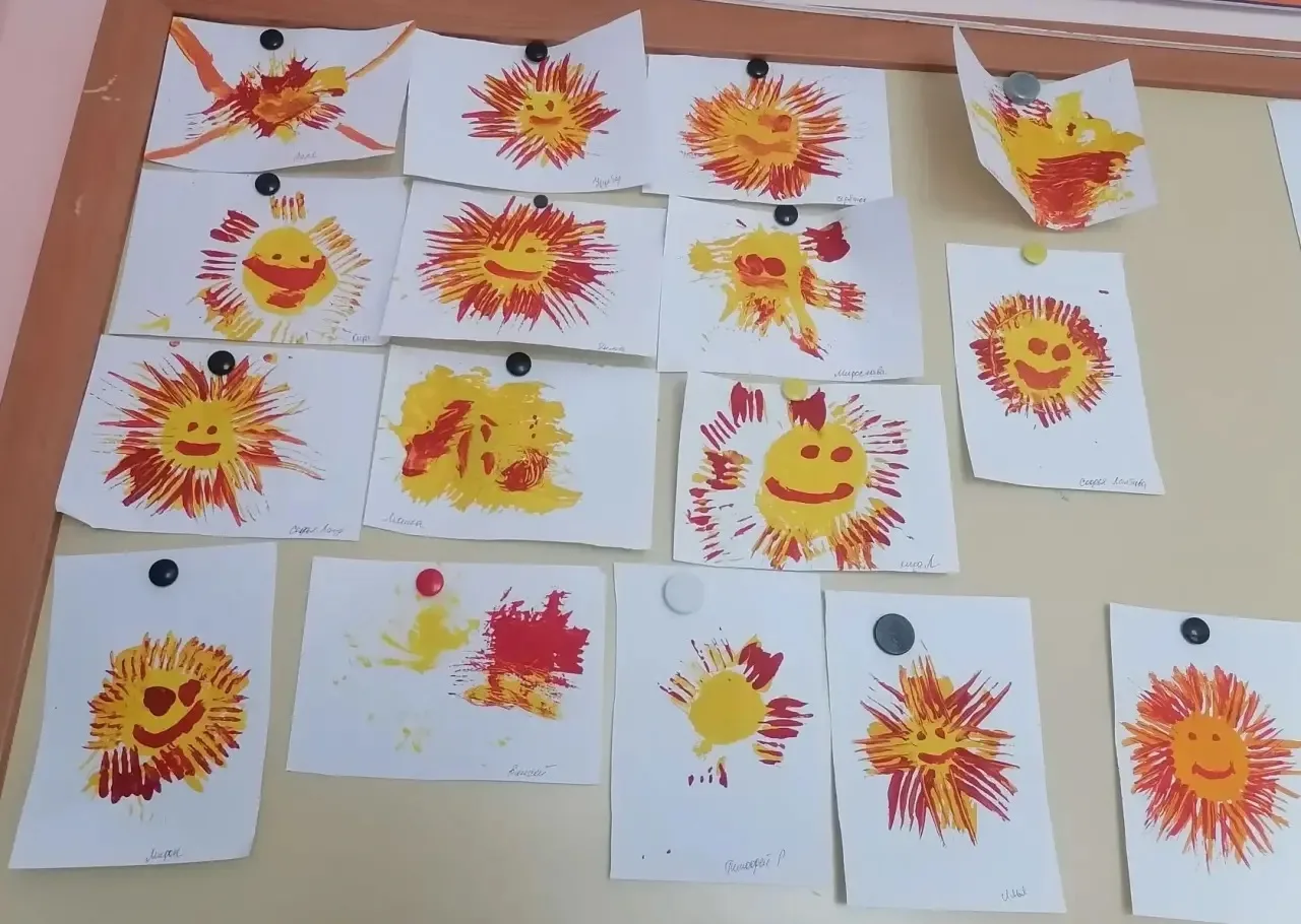 День Солнышка прошел в 2 младшей группе №6☀️ 

Ребята рисовали с использованием нетрадиционной техни