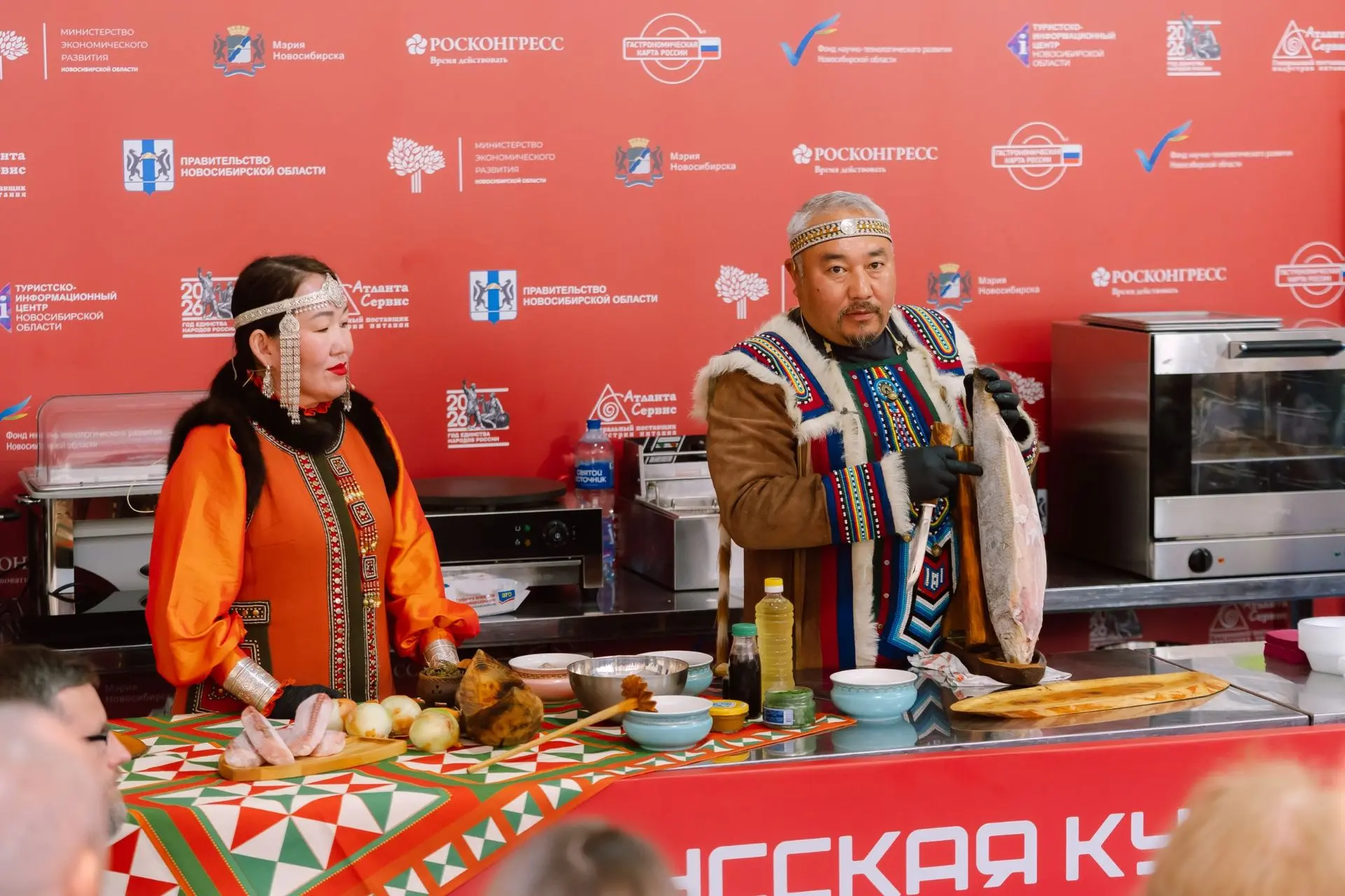 ❄️ Якутскую строганину представили на форуме сибирского гостеприимства «Дикоросы» в Нов...