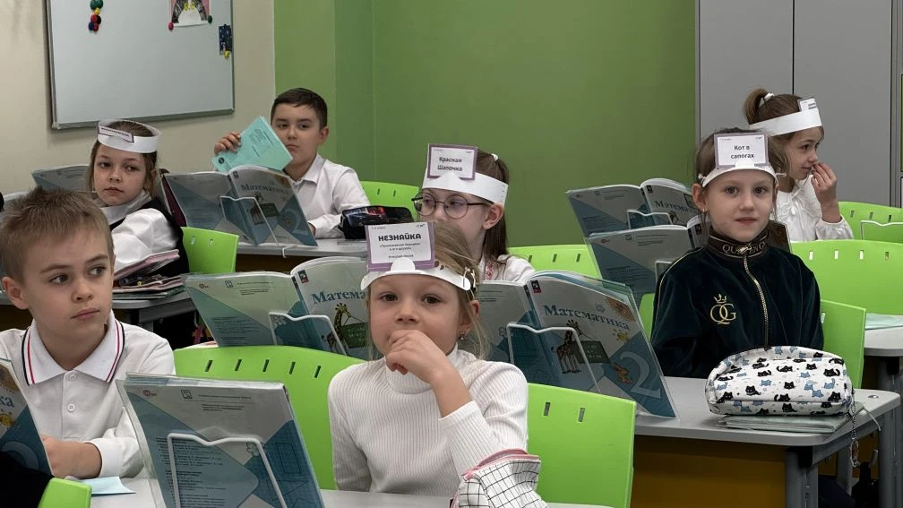 ✨ Угадай героя  🌟 12 февраля советники директора по воспитанию школы №115 организовали для младших ш