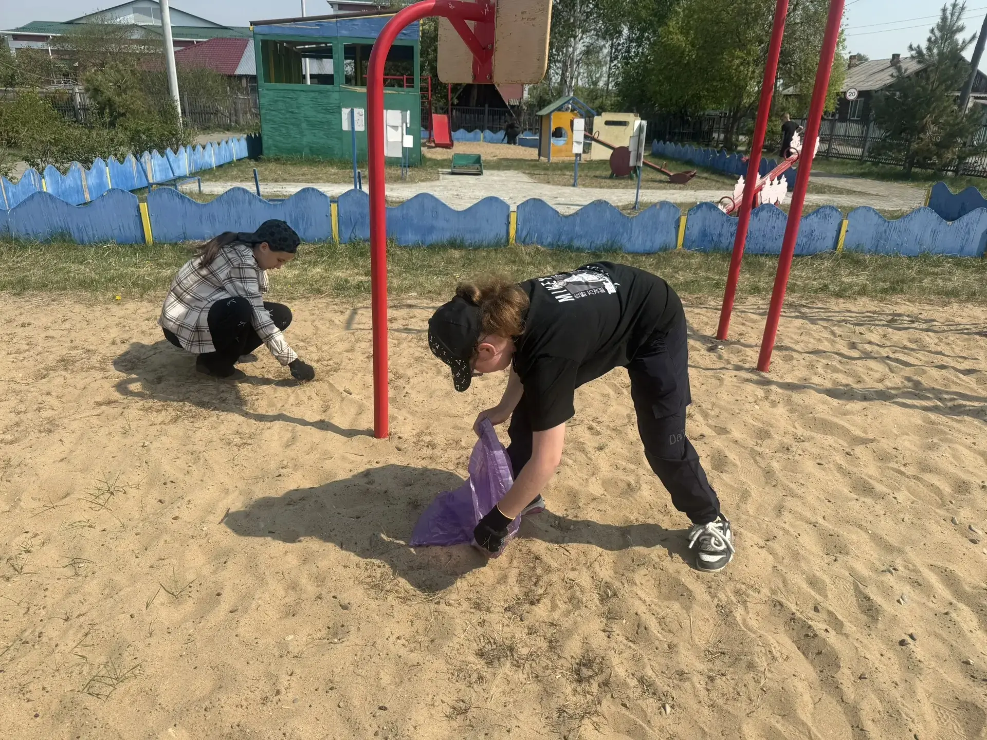 💫⚡Летняя трудовая практика в самом разгаре 🌳🧹🙌🏻
     🔖🛠 В школе продолжается летняя практика 