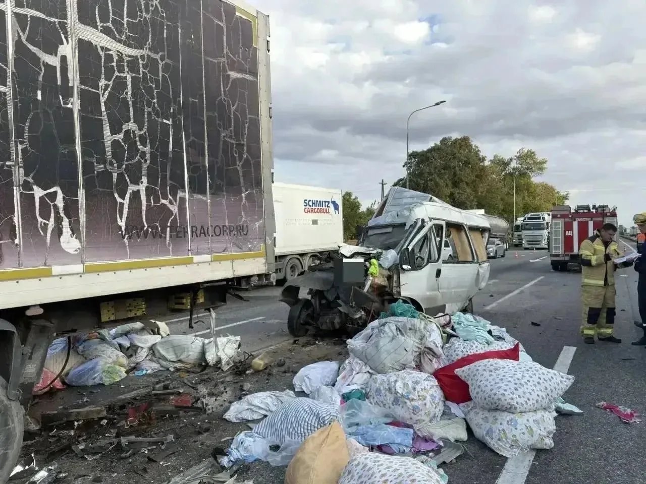 Двое взрослых и двое детей пострадали в массовом ДТП на трассе в Новокубанском районе