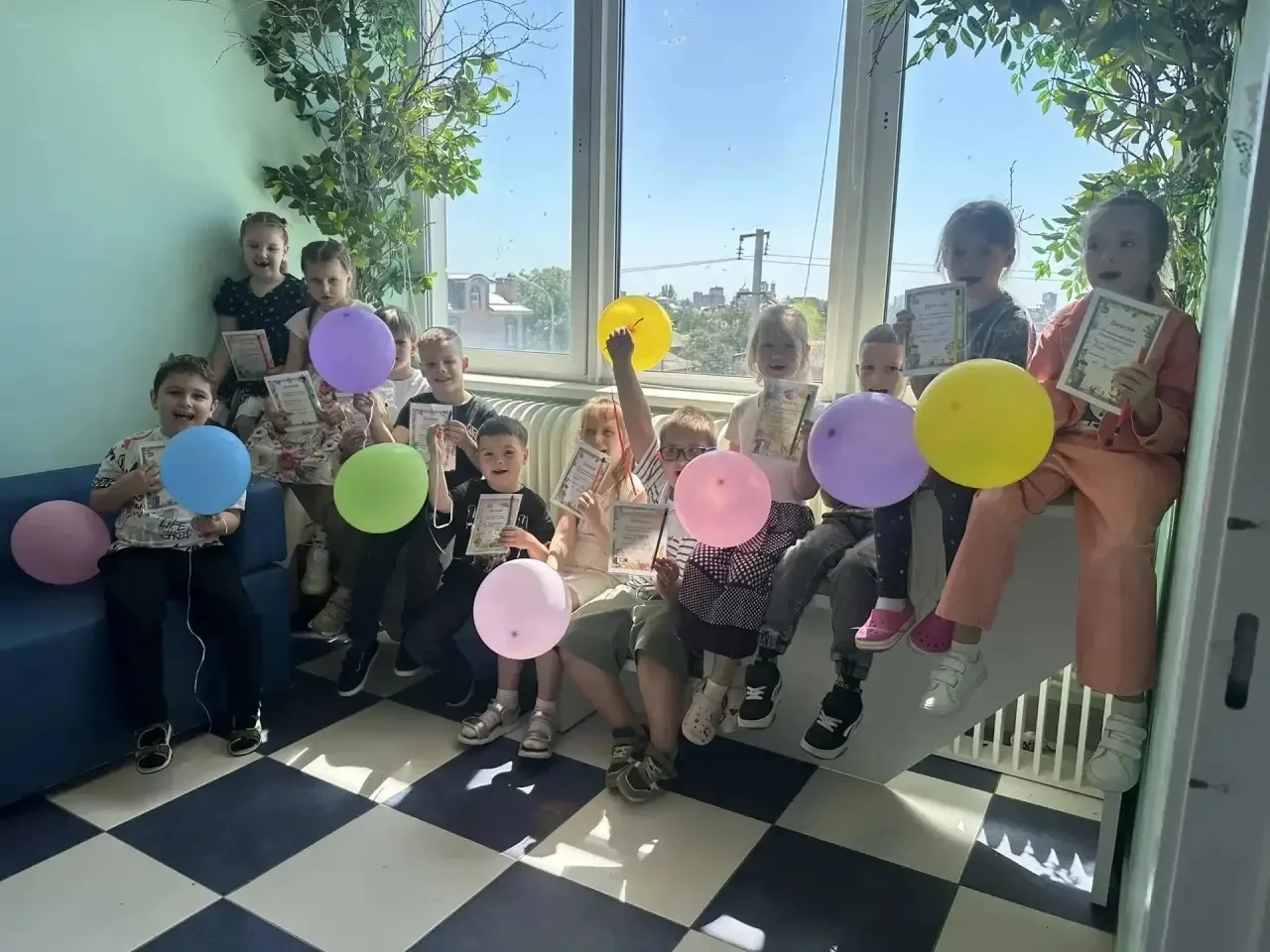 🎈 Вот и пролетела предшкольная подготовка!  Совсем недавно наши малыши робко переступили порог школы