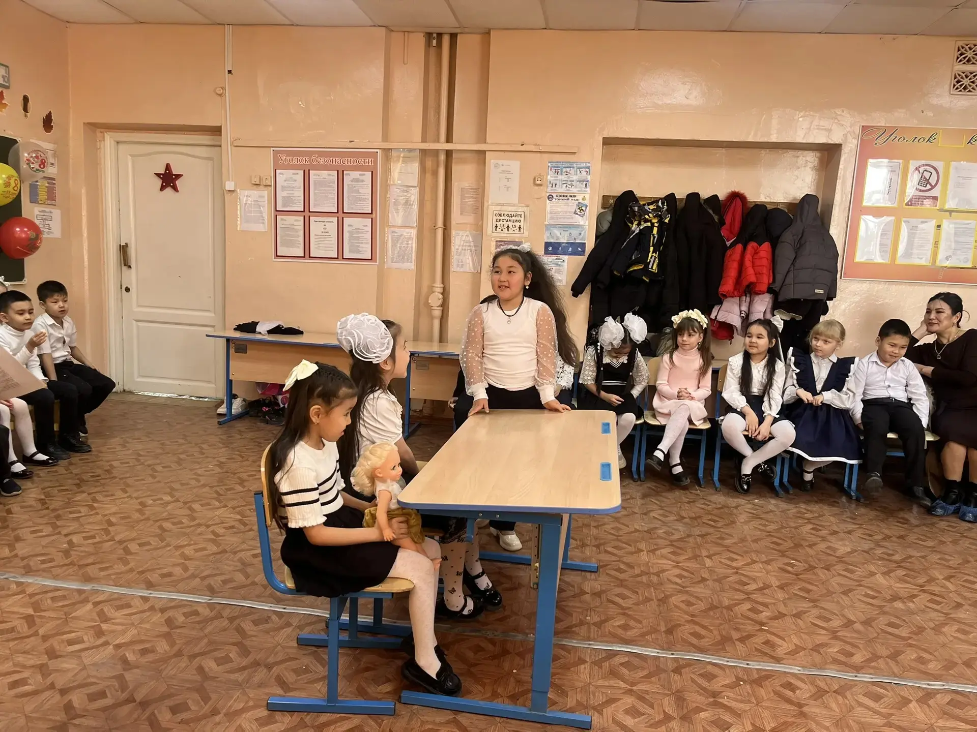 🌸 «От самых маленьких – самым любимым!» 🌸  6 марта в 1 «А» классе состоялся замечательный праздник, 