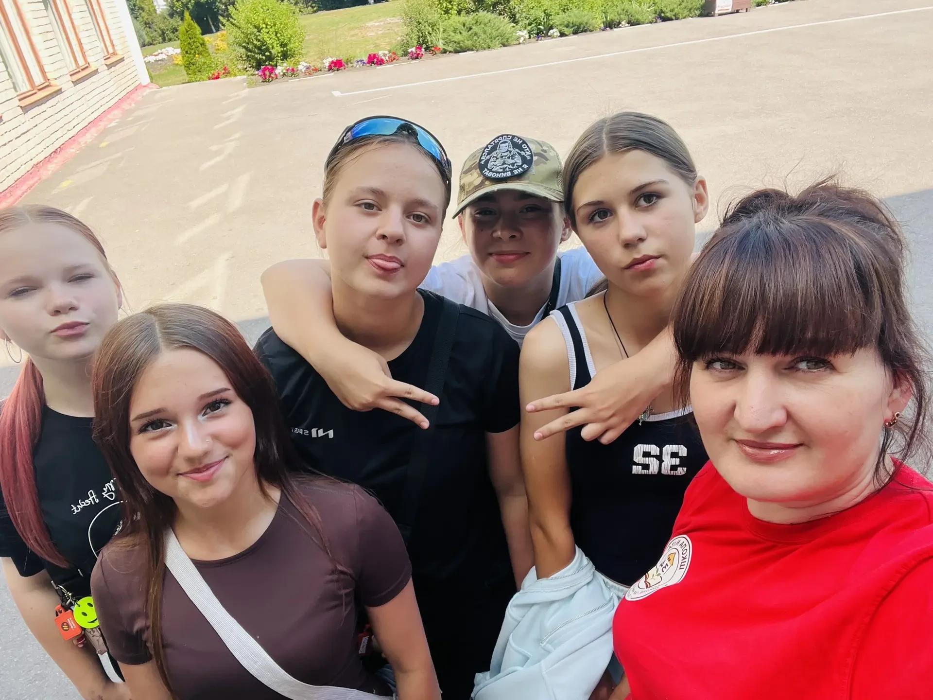 Друзья, от всей души поздравляем победителей Всероссийского конкурса Без срока давности учениц 8-А к