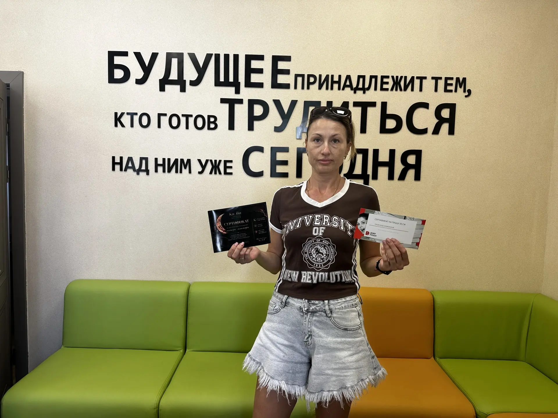 Первые победители розыгрыша уже забирают свои подарки! 

📽️ А мы напоминаем, что посмотреть трансля