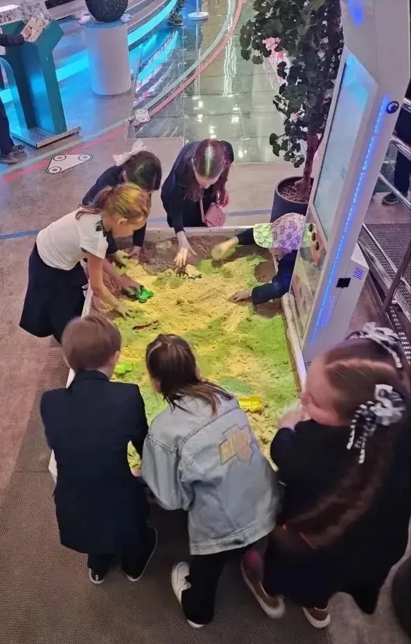 Не просто поездка, а приключение! 🚇  Учащиеся 1 «Б» класса совершили незабываемую поездку в Павильон