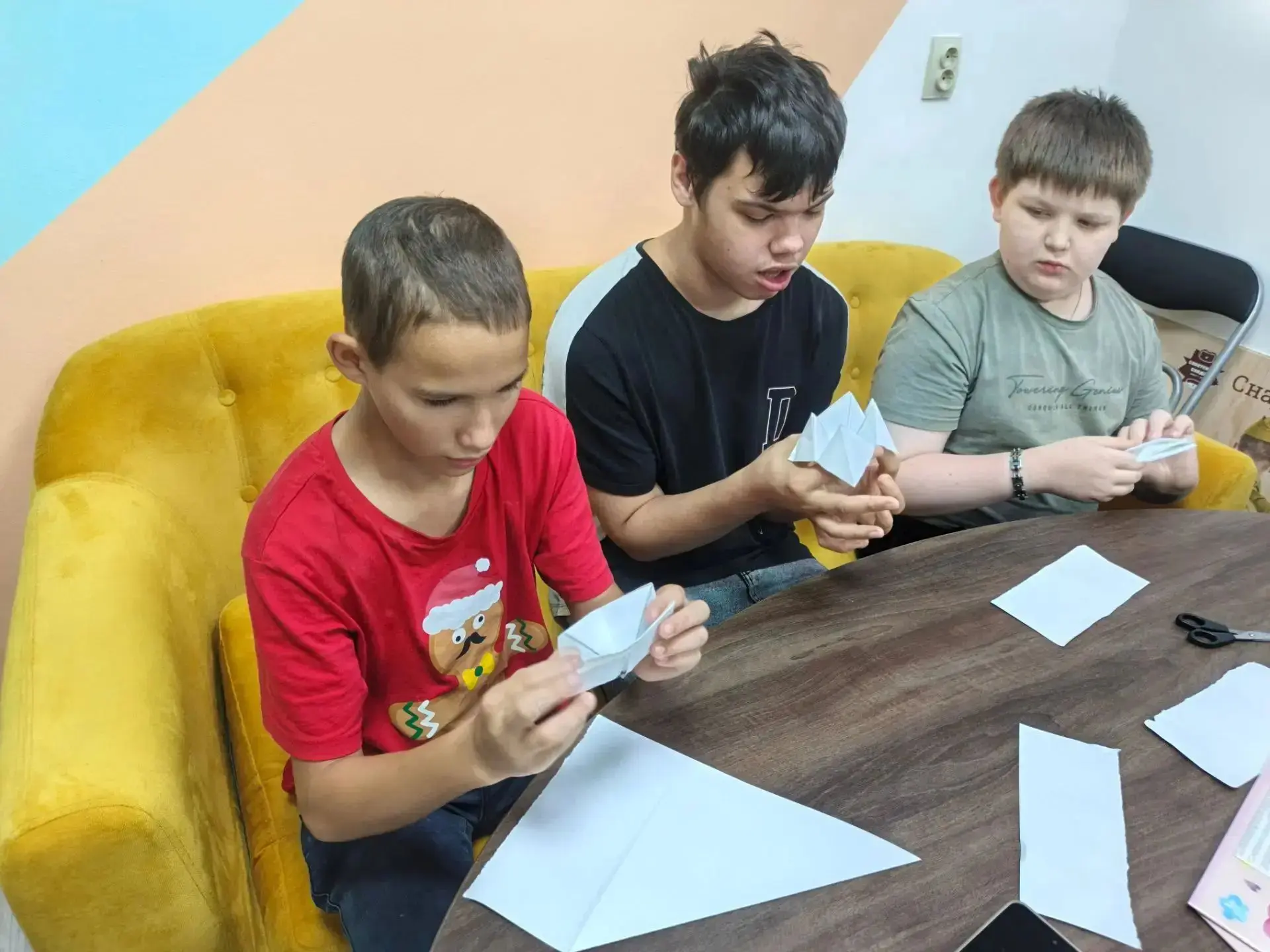 Сегодня мы с ребятами время провели плодотворно.Детям было предложено совместить творче...