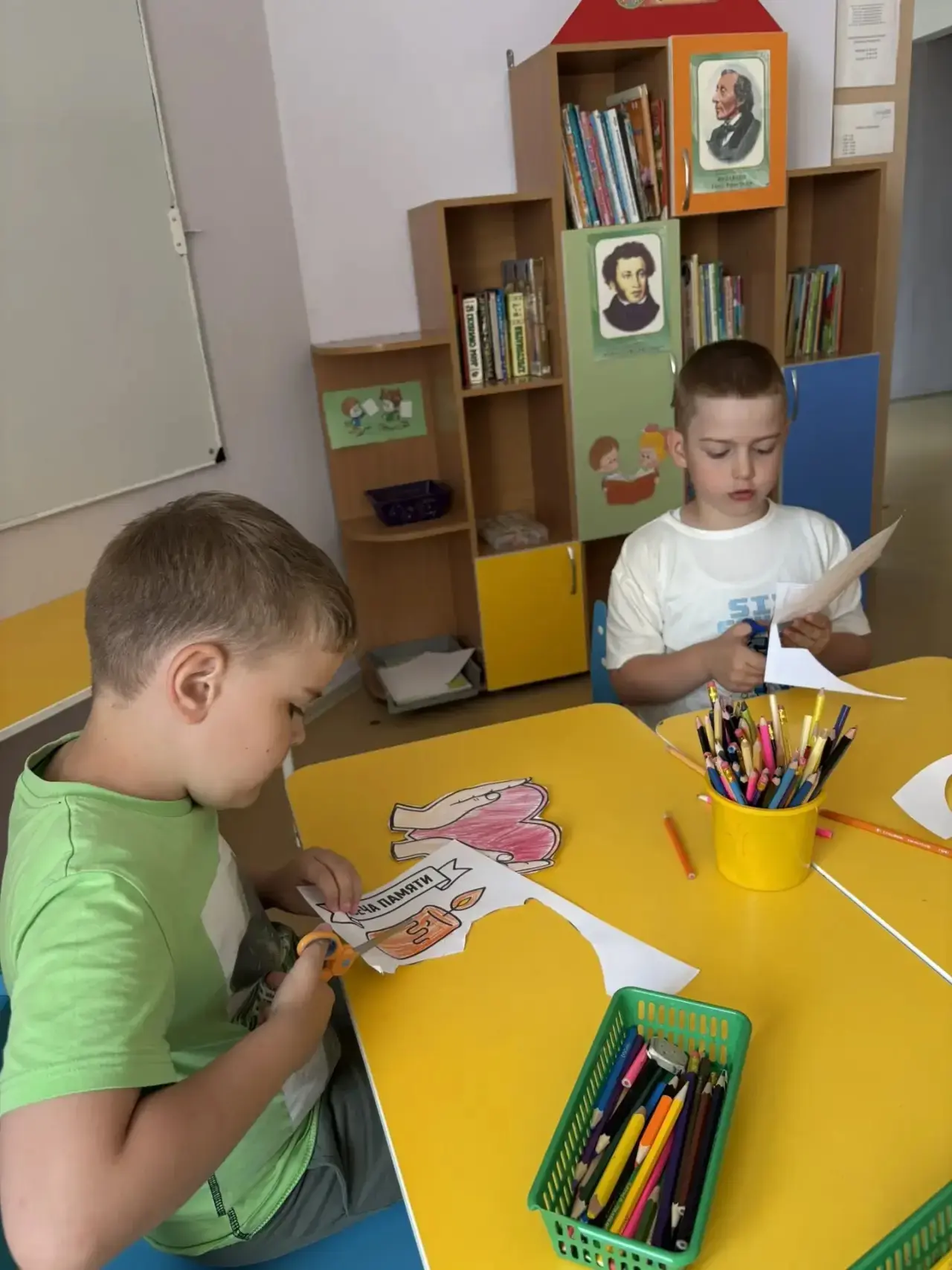 В группе  «Цветик» прошла всероссийская акция «Память священна», посвященная 85- й годовщине начала 