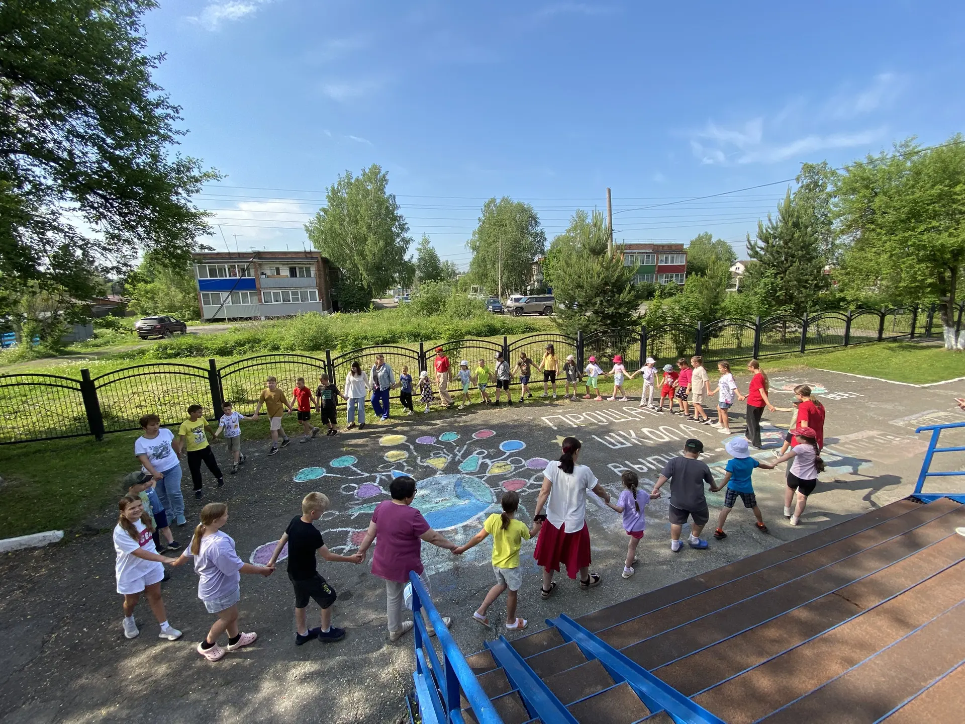 В Тальжинской школе состоялась торжественная линейка , посвященная празднованию Дня России 🇷🇺

12 