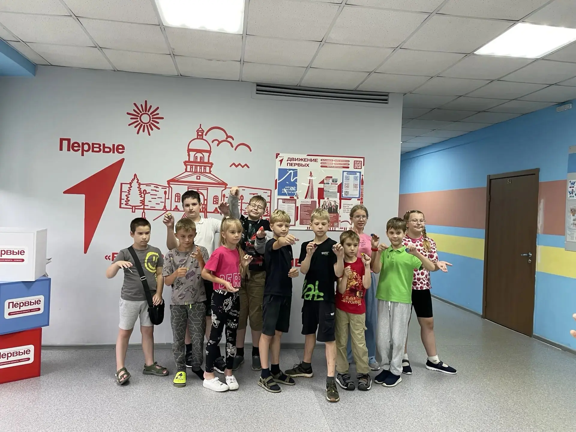 Сегодня в игровой комнате Дворца творчества был день Первых!
Ребята узнали что такое Движение Первых