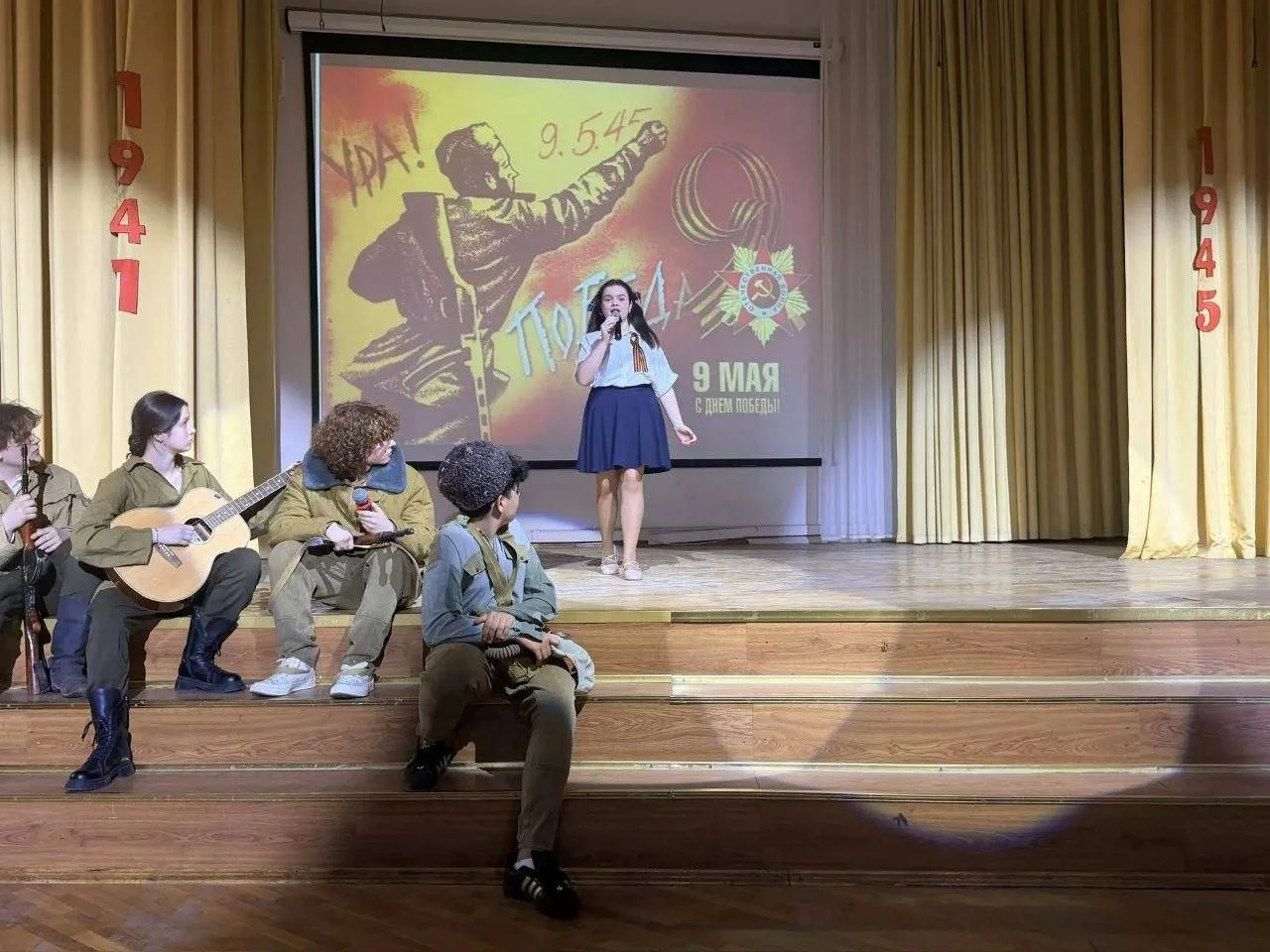 🎭 Театральная постановка "Вклад разных народностей в Победу"  🎖️ 7 мая в нашей школе царила особая а