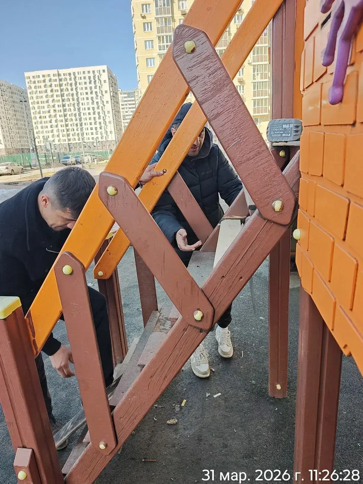🛠 На текущей неделе управляющая компания «Азимут» приступила к комплексному благоустройству дворовых