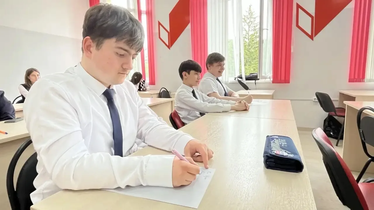 🏛️  «Музеи мира  на карте»  🎨 Интеллектуальный батл в стенах лицея. В  Международный  день музеев со