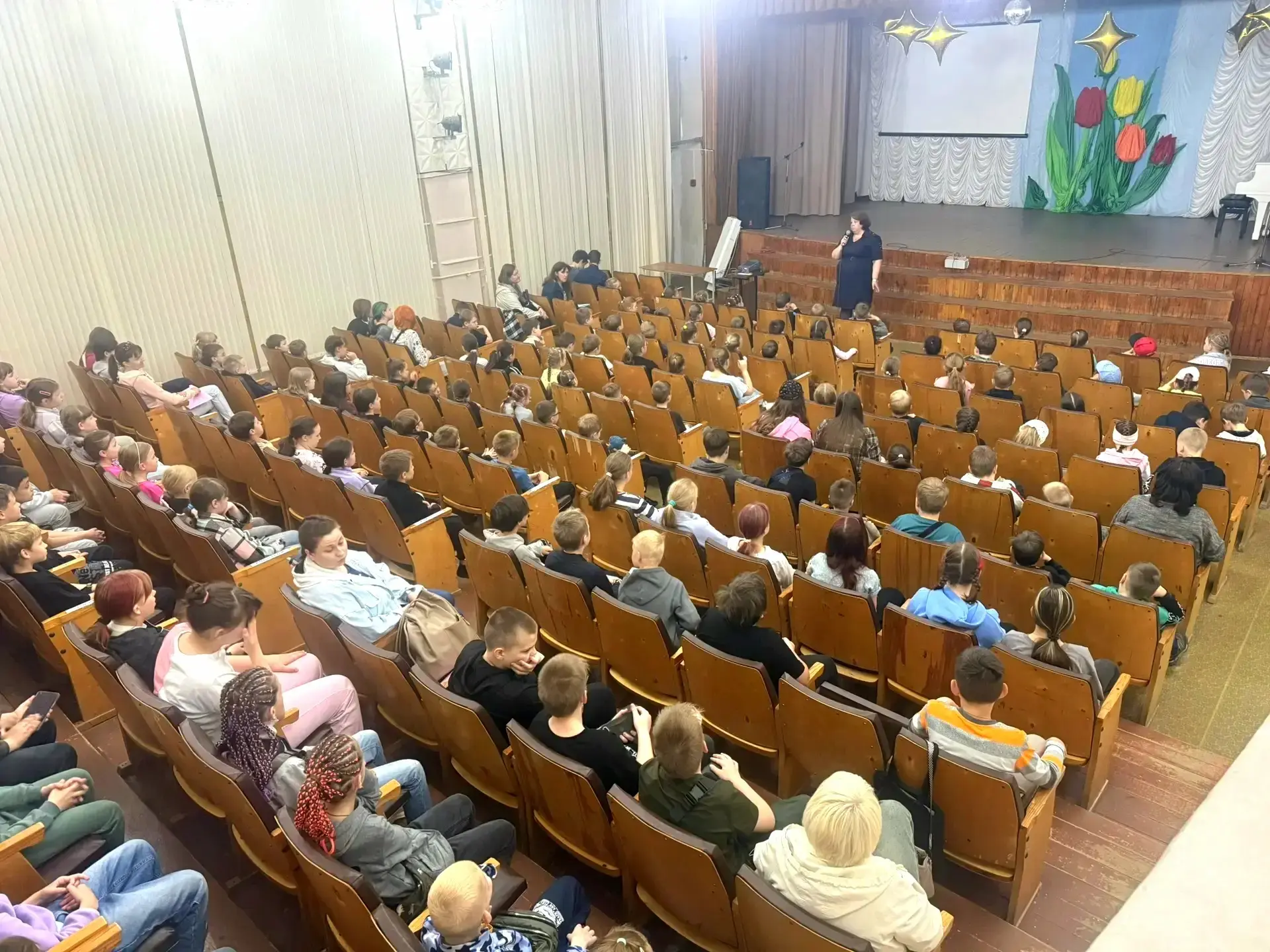 Особое внимание в нашем лагере уделяется вопросам безопасности. С воспитанниками ДОЛ пр...