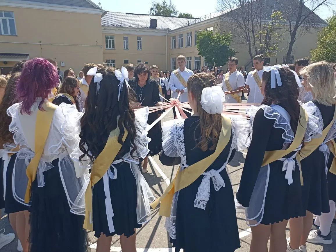 ПОСЛЕДНИЙ ЗВОНОК 2026!🎉  🔔Для 28 выпускников 11А класса сегодня прозвенел последний звонок. Творческ