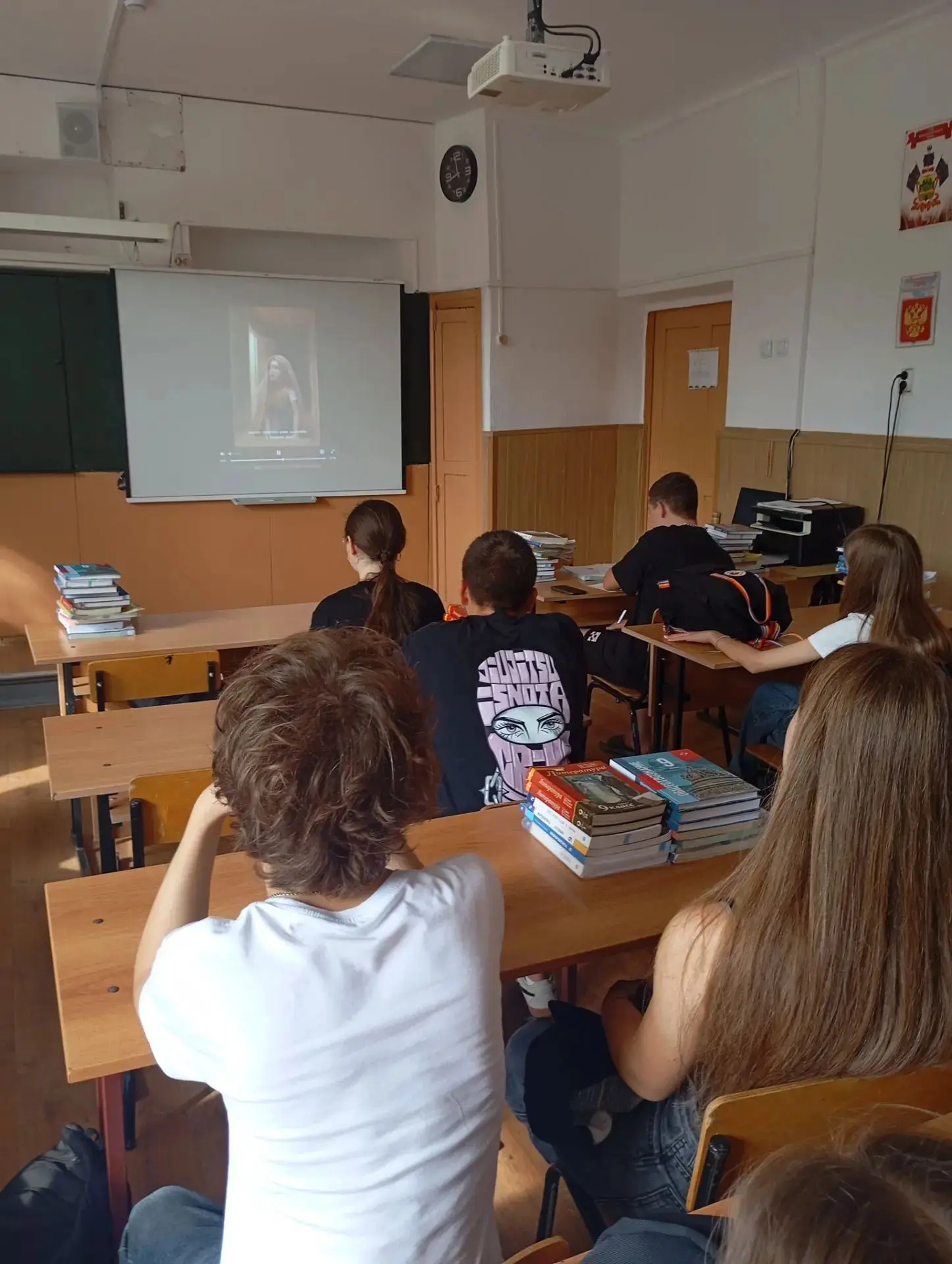 Классный руководитель провела с учащимися 9Б  класса инструктаж по технике безопасности...