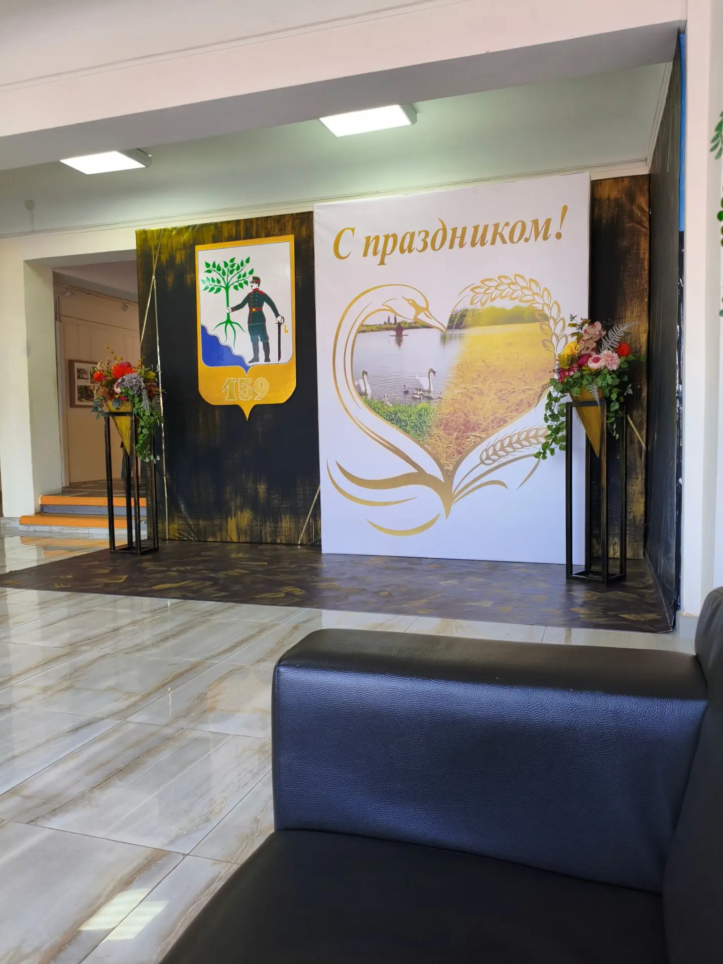 Мое рабочее место на ближайшие пару часов, пока Ника на занятиях!