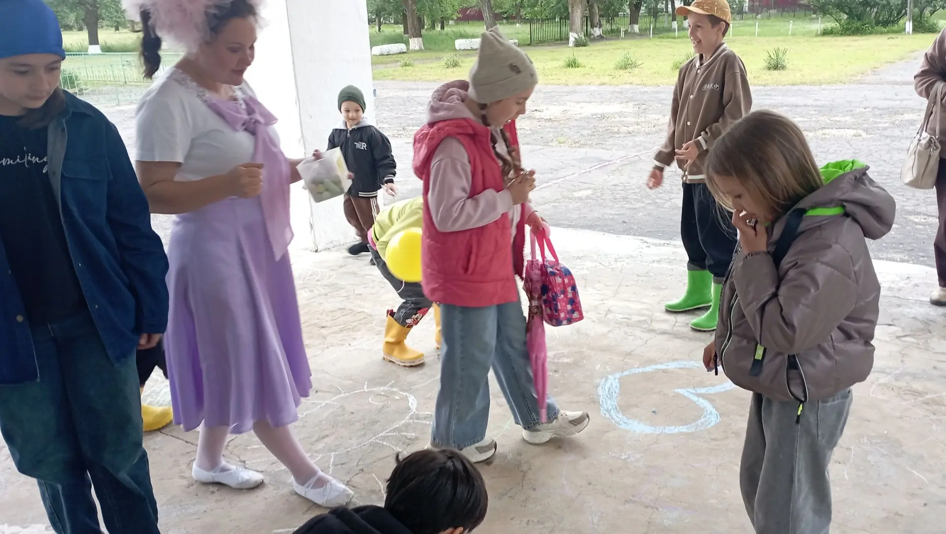 1 июня, в День защиты детей, на центральной площади МКУК «Большеремонтненский СДК», раз...