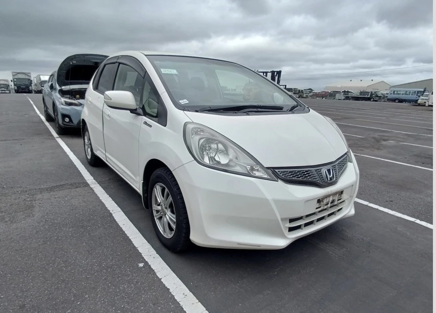 Honda Fit купленный 20 мая прибыл в порт Японии, экспортные документы готовы, судно наз...