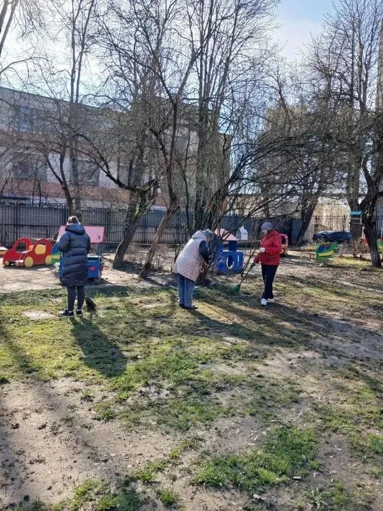 🌿 Чистый город начинается с нас! 🌿  Сегодня сотрудники нашего Центра образования  приняли участие в 
