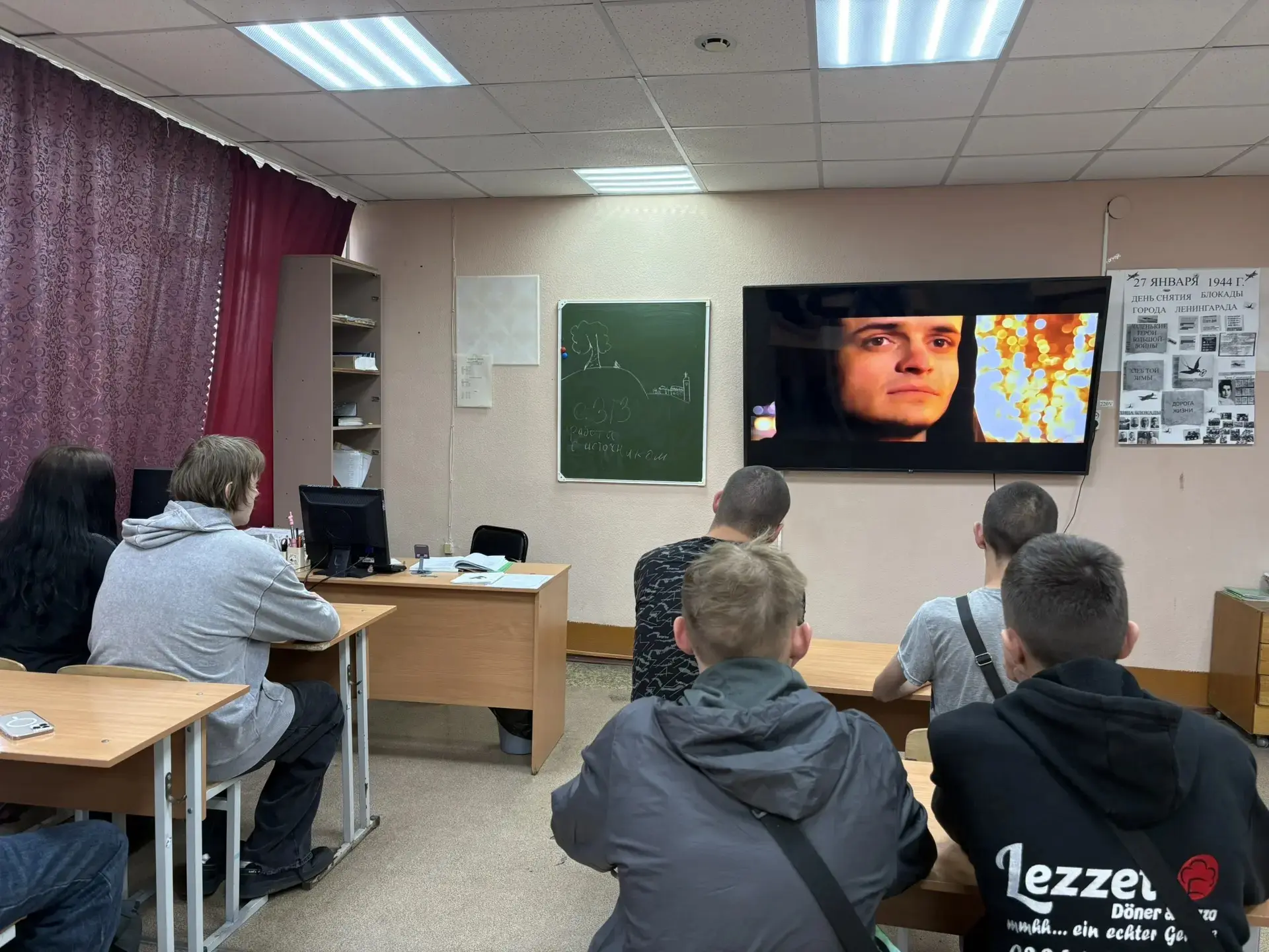 📌💥Кинопоказ "Чужие"!
👉📌5 июня в рамках Месячника антинаркотической направленности и популяризаци