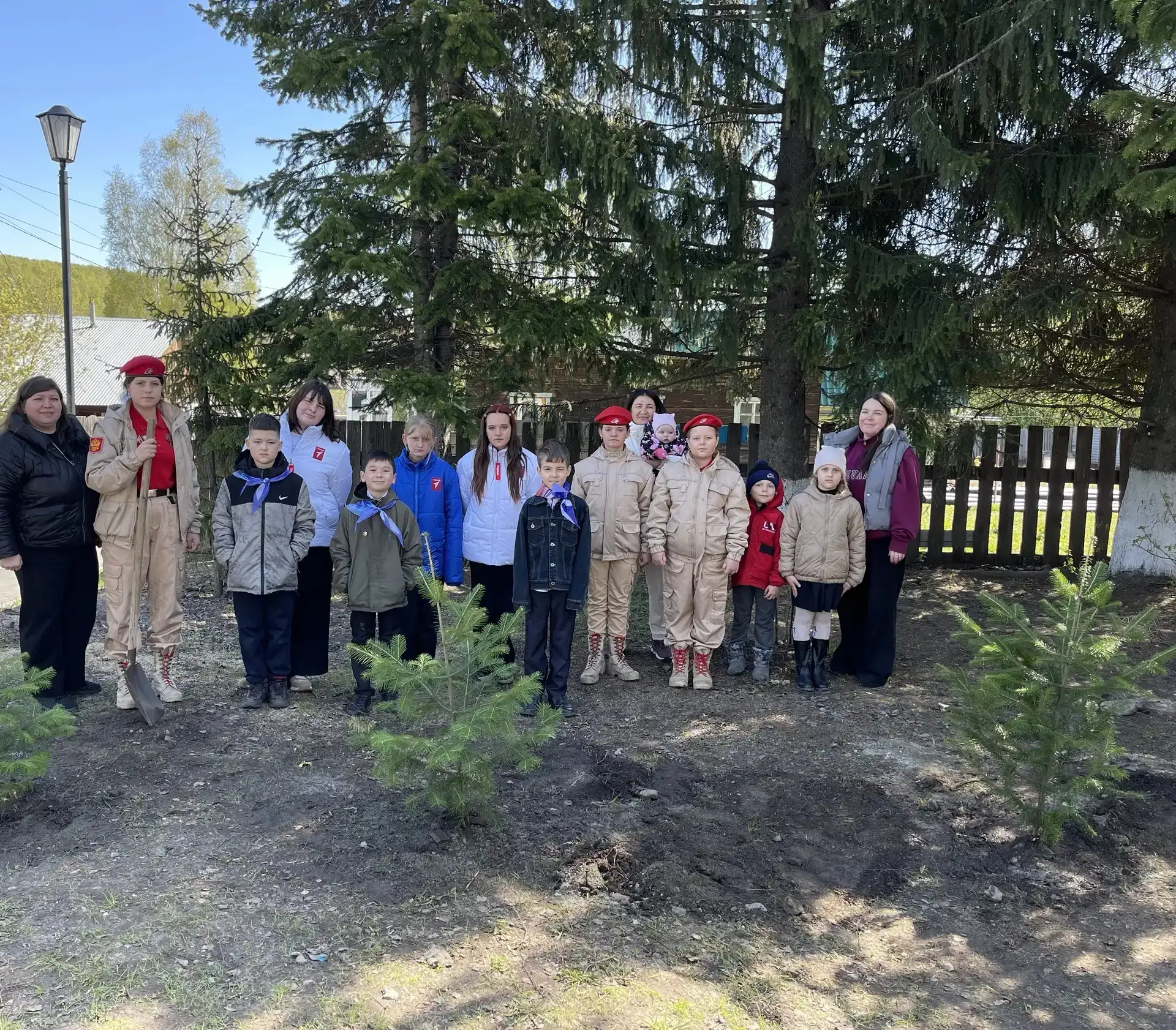 🌲Сегодня на Аллее Славы нашего села произошло важное событие. Сотрудники МКУ КДЦ «Разд...