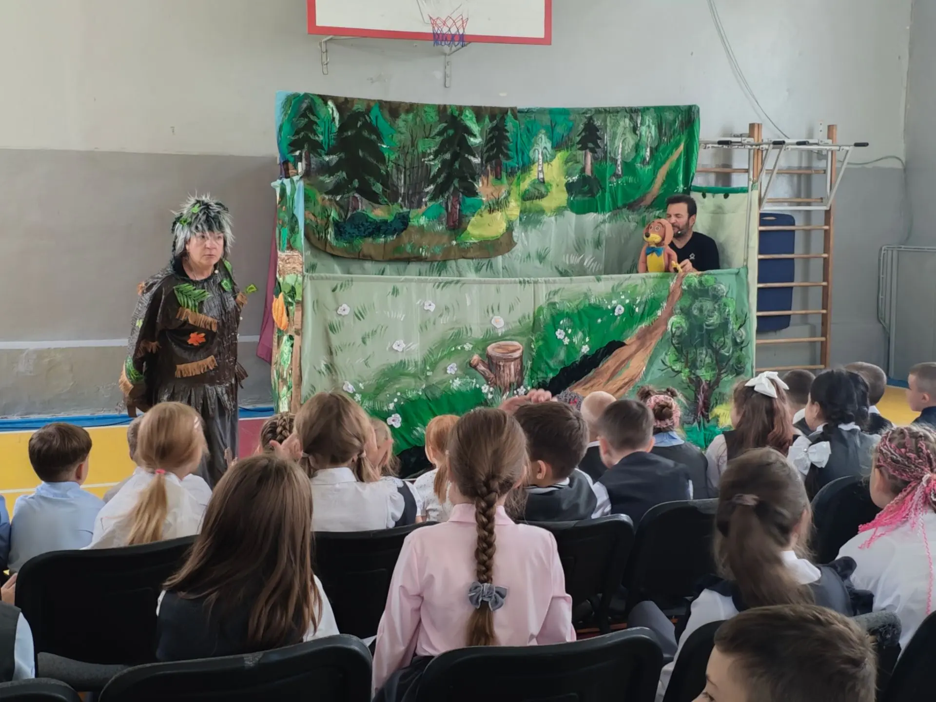 🎭Начинаем учебный год с культурных мероприятий: в нашу школу сегодня приехали гости - ...