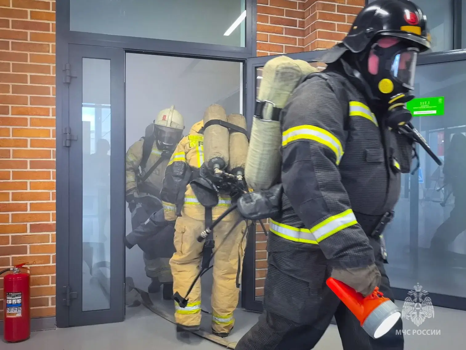 🧯🚒Пожарно-тактическое занятие с эвакуацией в МАОУ СОШ №300 «Перспектива»  Сотрудники 1 пожарно-спаса