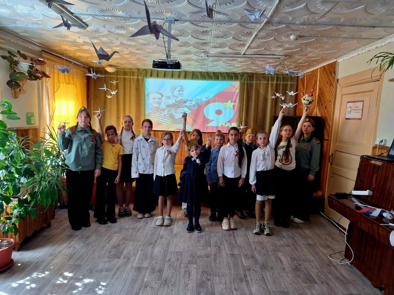 📚🎼ЛИТЕРАТУРНО - МУЗЫКАЛЬНЫЙ ЧАС "ЛИШЬ ОБ ОТЧИЗНЕ ДУМАЛИ СОЛДАТЫ"