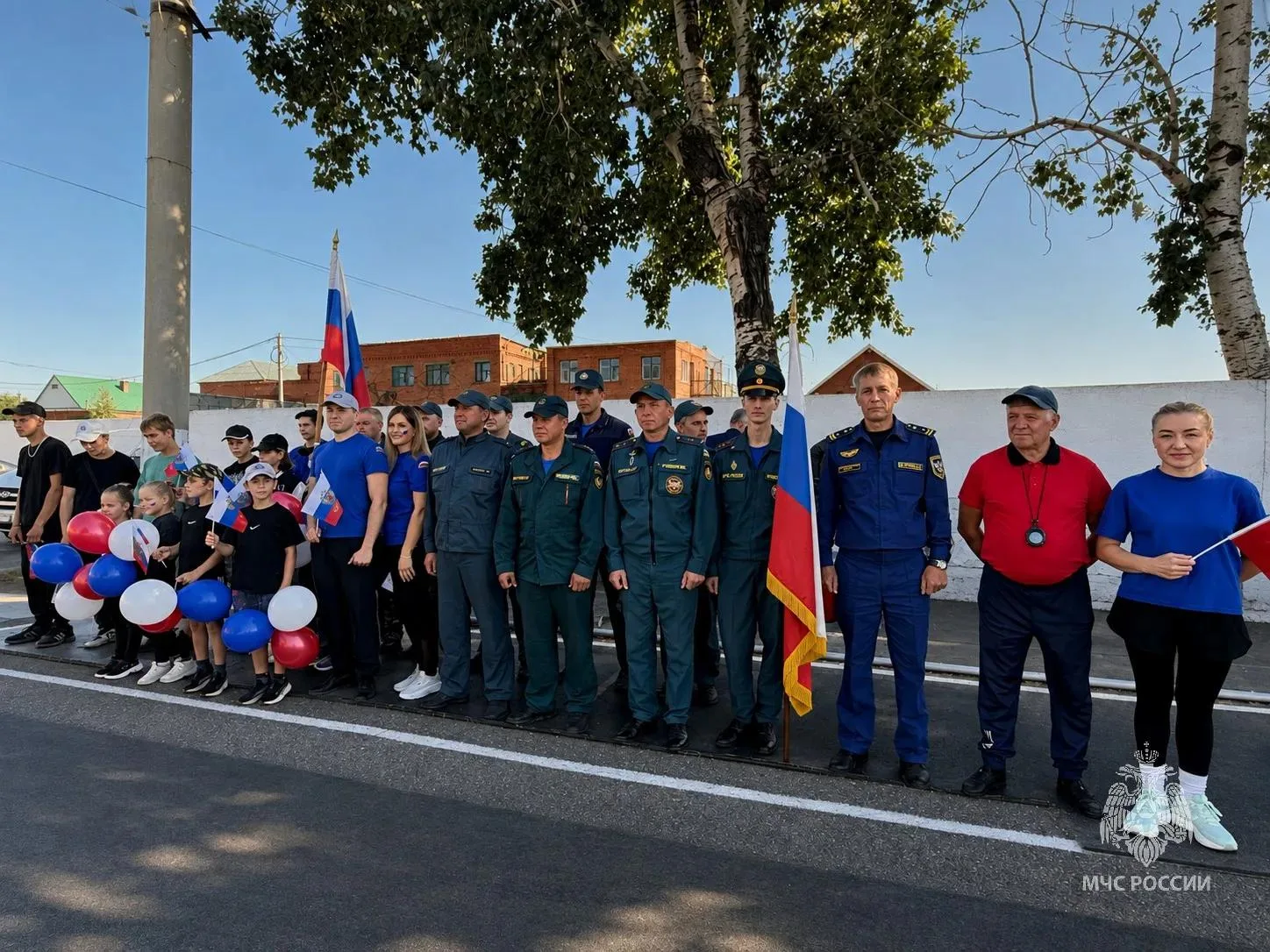 Цвета Родины: вместе под флагом России!