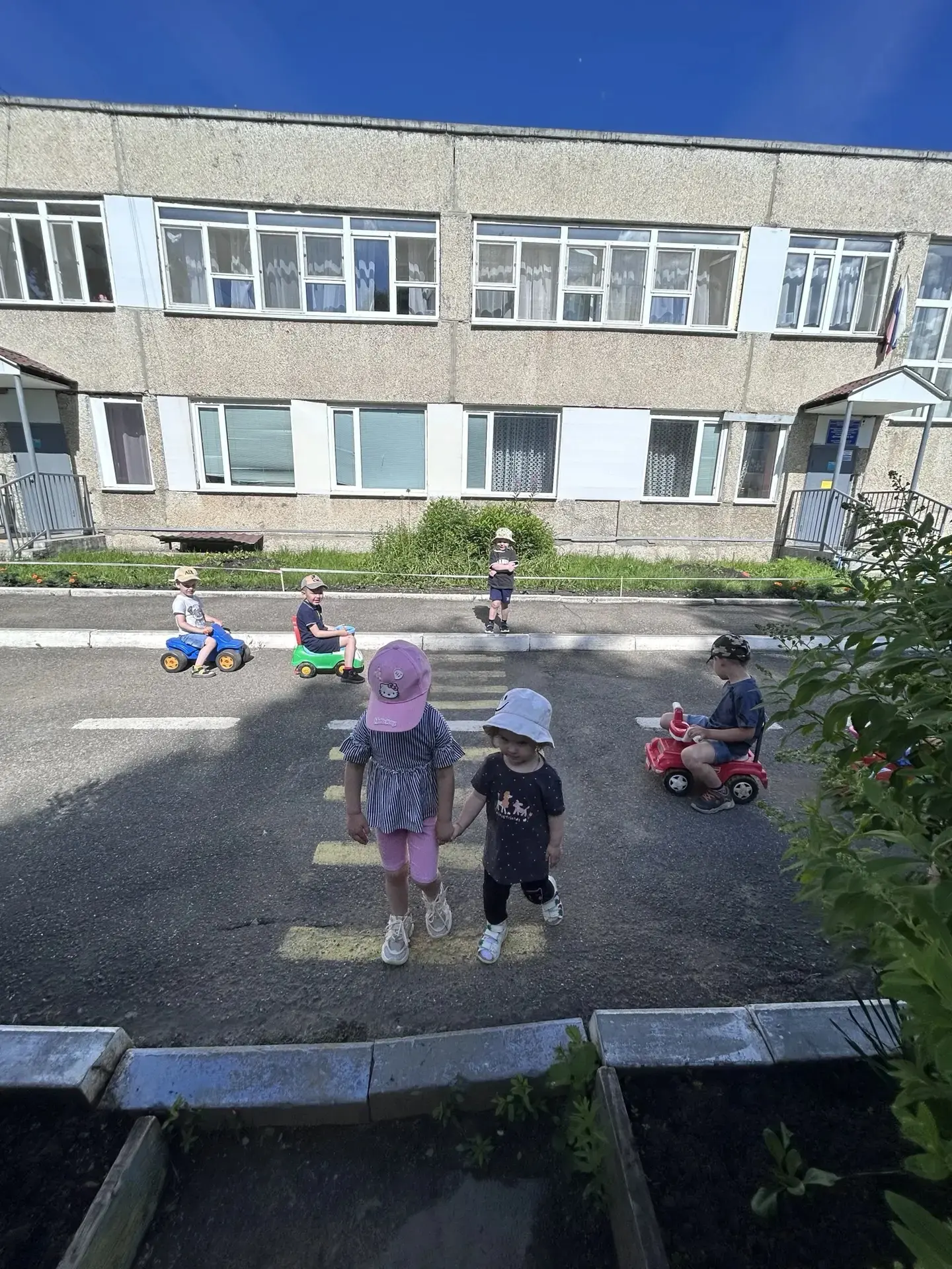 Азбука дорожной безопасности: учимся вместе!
Безопасность на дороге - это важно и совсем не скучно, 