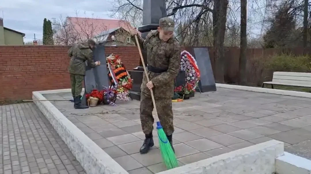 Память в наших сердцах и делах ✨  Весна - время обновления, а для наших кадет это ещё и время заботы