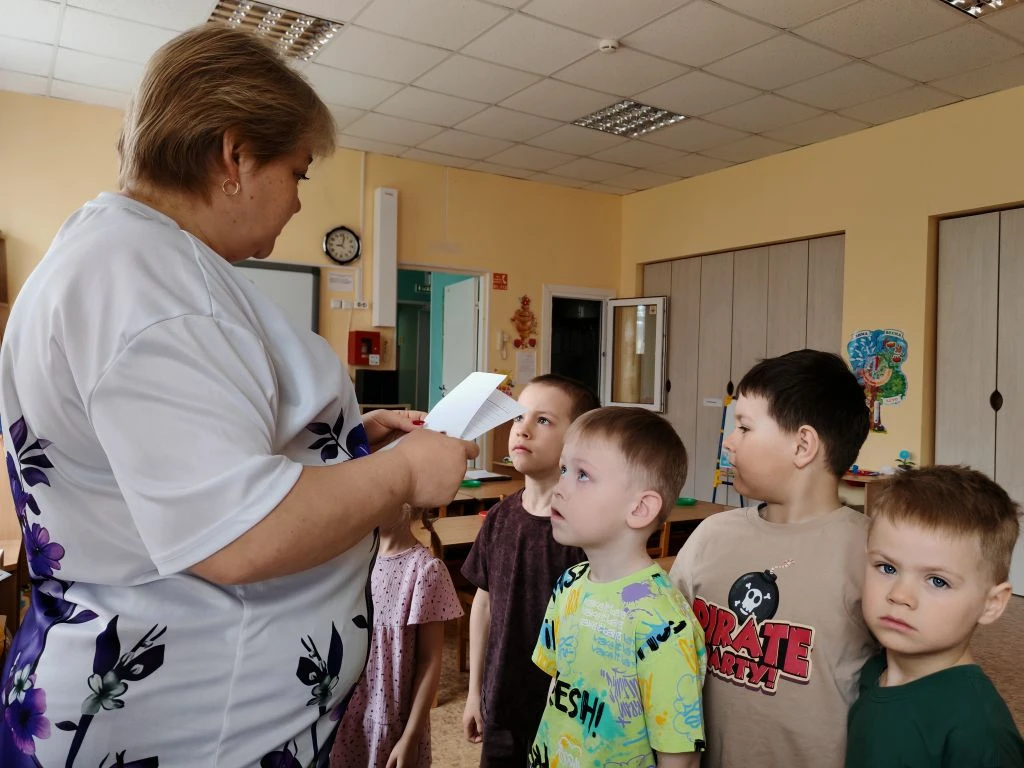 В МБДОУ "Детский сад Приморска" прошло открытое занятие по правилам дорожного движения ...