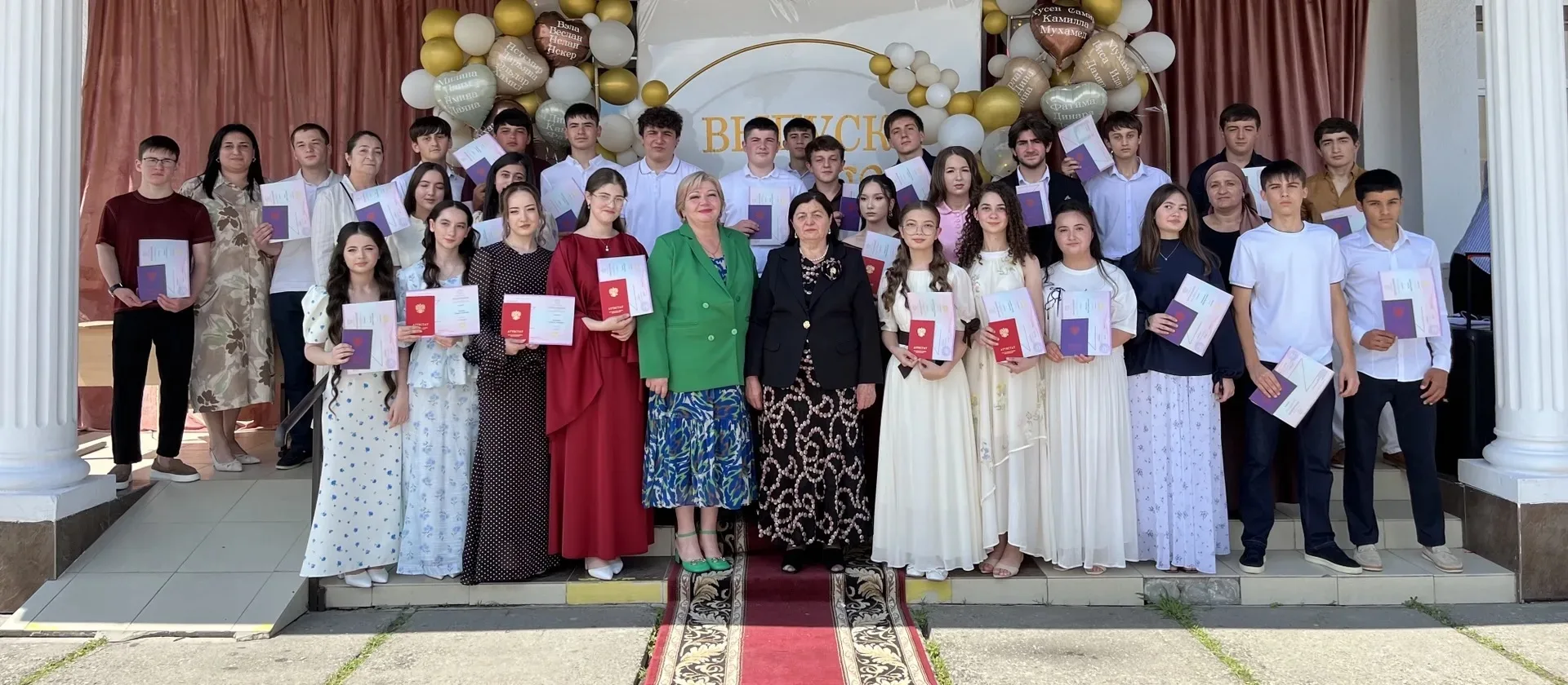 Уважаемые выпускники 9 класса! 🎓❤️

От всей души поздравляем вас с завершением важного этапа вашей 