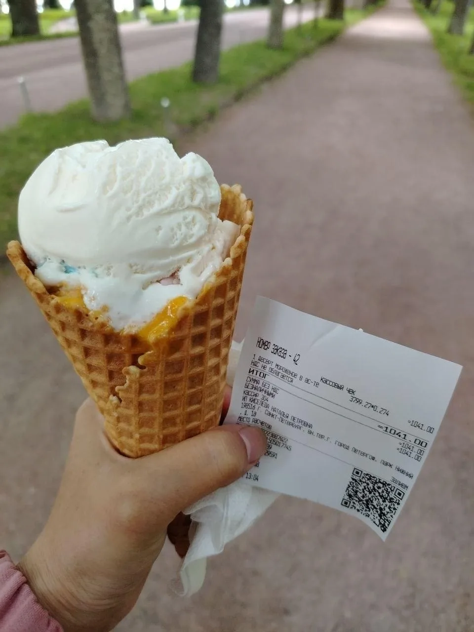 ❗️ В Петергофе проверили цены на фастфуд и мороженое из-за жалоб туристов на наценки.