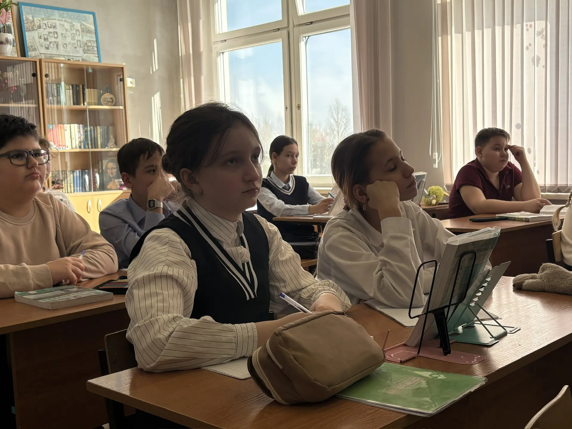 В честь Дня поэзии в 5 «Г» классе прошел необычный урок. Настоящий праздник слова подготовила для ре