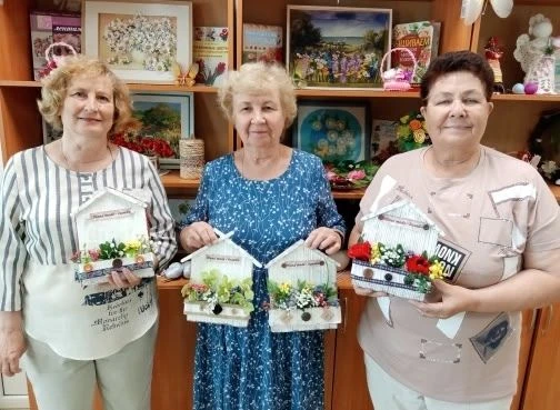Летом намного больше солнца, которое словно подзаряжает наши внутренние "батарейки".
