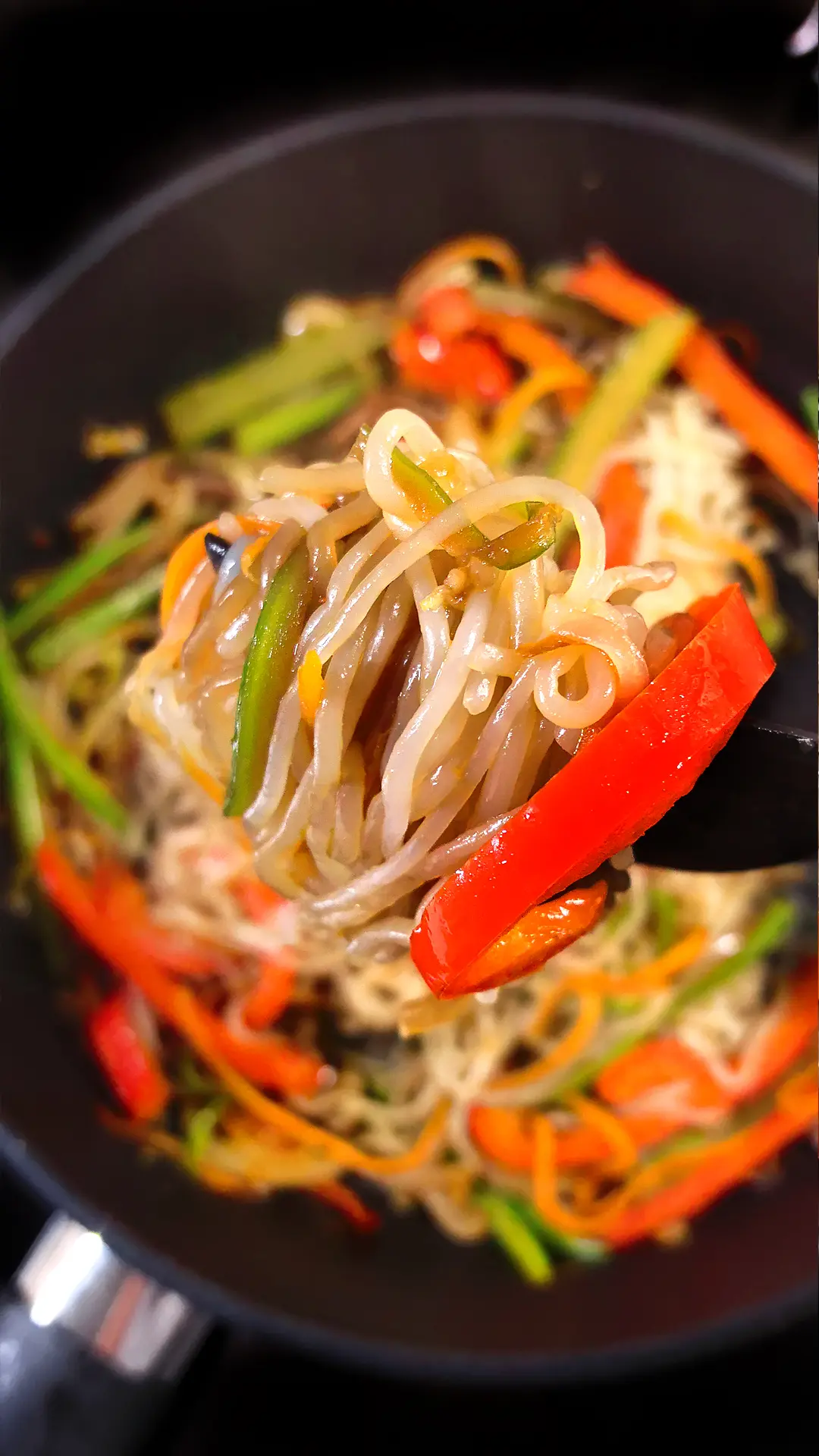 Азиатские макароны, которые можно есть сковородками