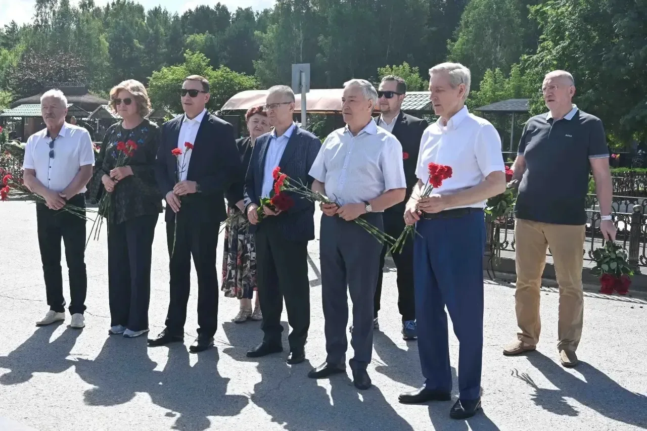 Вместе с коллегами-депутатами отдали дань памяти нашему товарищу Сергею Евгеньевичу Кор...