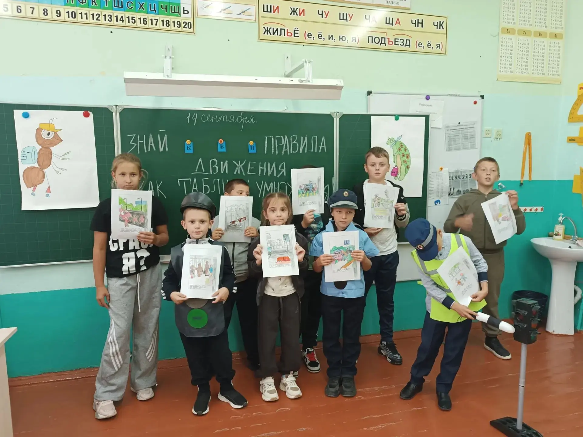 Битва умов, шуток и нервов учителей! Наш школьный КВН состоялся!