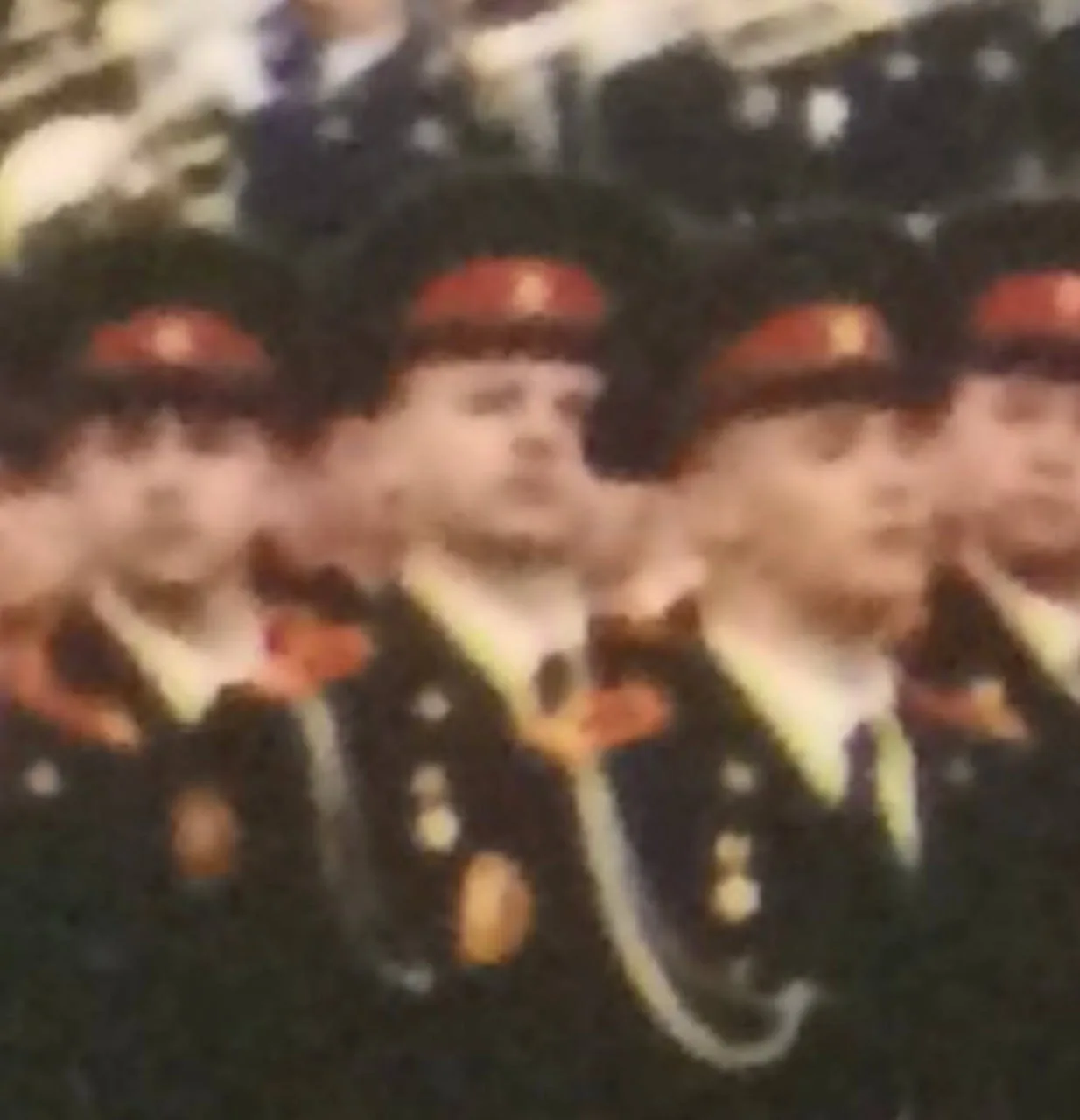 Ровно 25 лет назад, 9 мая 2001 года. Красная площадь. Третья шеренга, первый взвод Московского Сувор