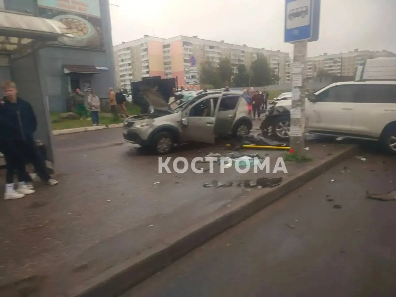 🚨 Очевидцы обсуждают страшное ДТП на улице Профсоюзной.