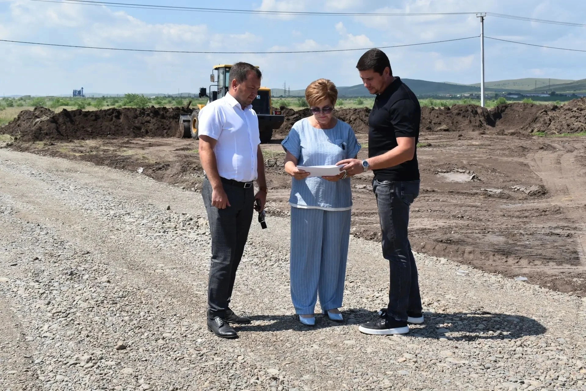 🚧 Глава Усть-Абакана провела выездную проверку дорожных работ

Нина Леонченко совместно с заместите