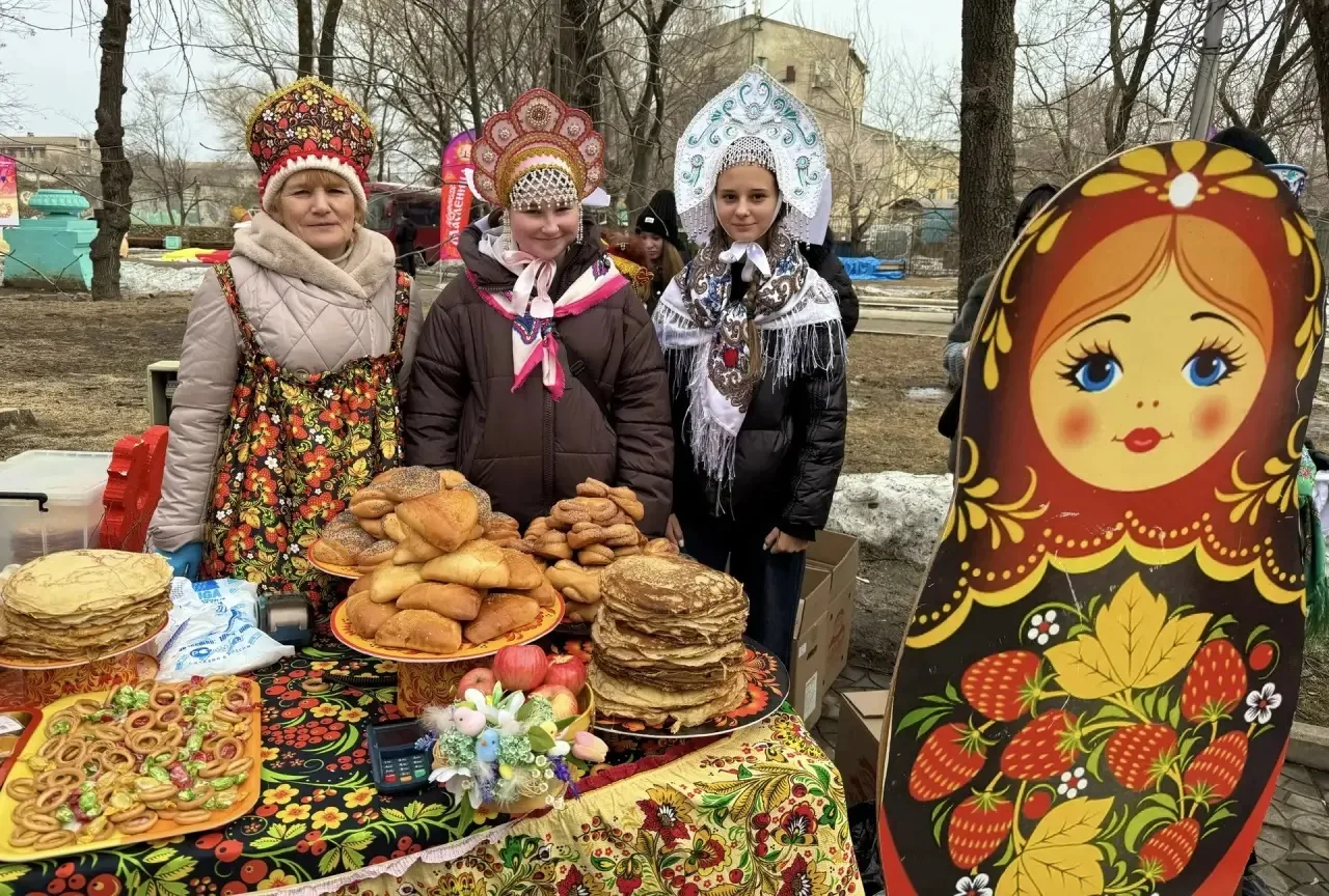 Настоящий праздник весны — масленичная ярмарка, которая ударила в сердце города яркими цветами, аром