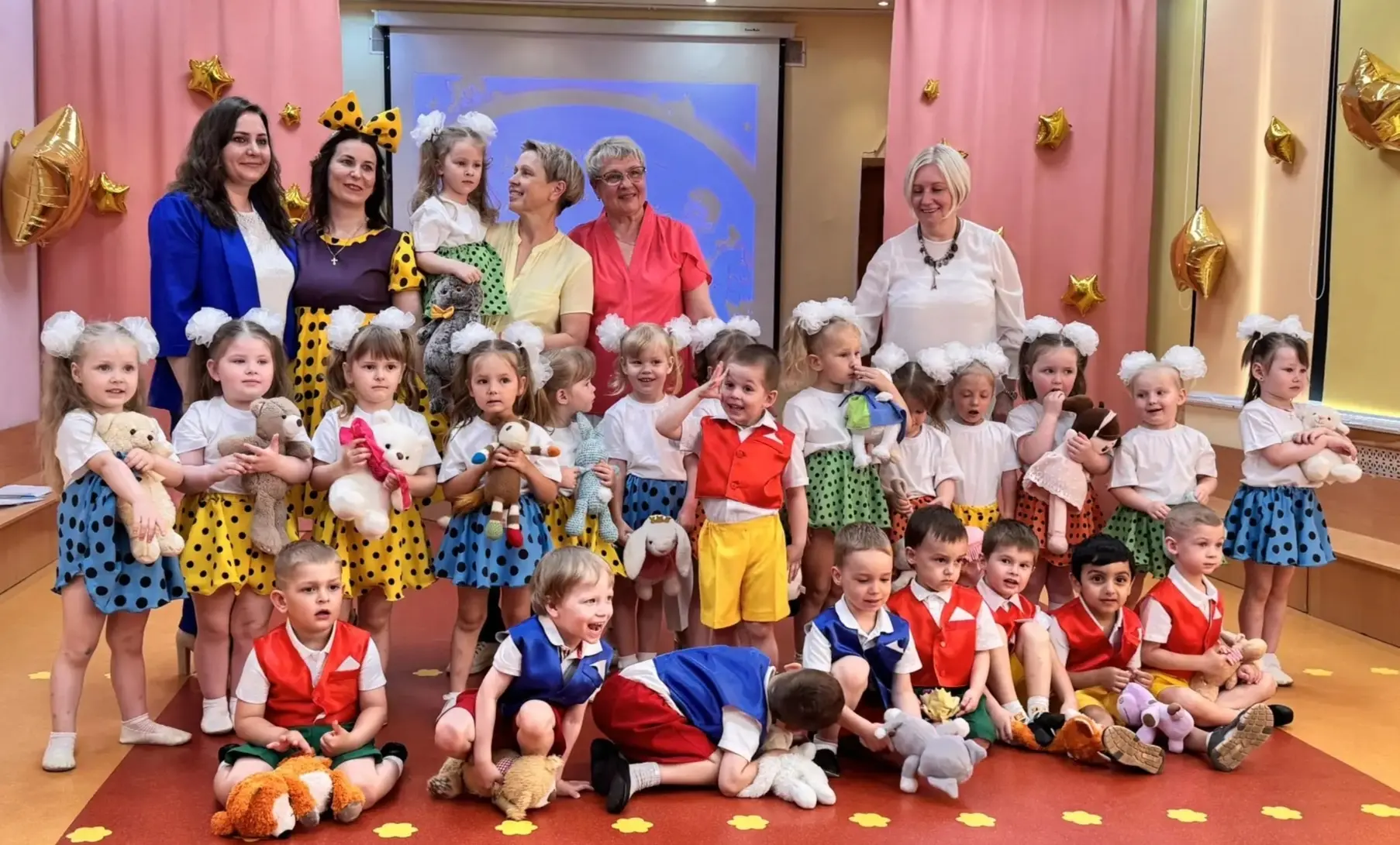 🧸 «Как хорошо в садике живётся!»