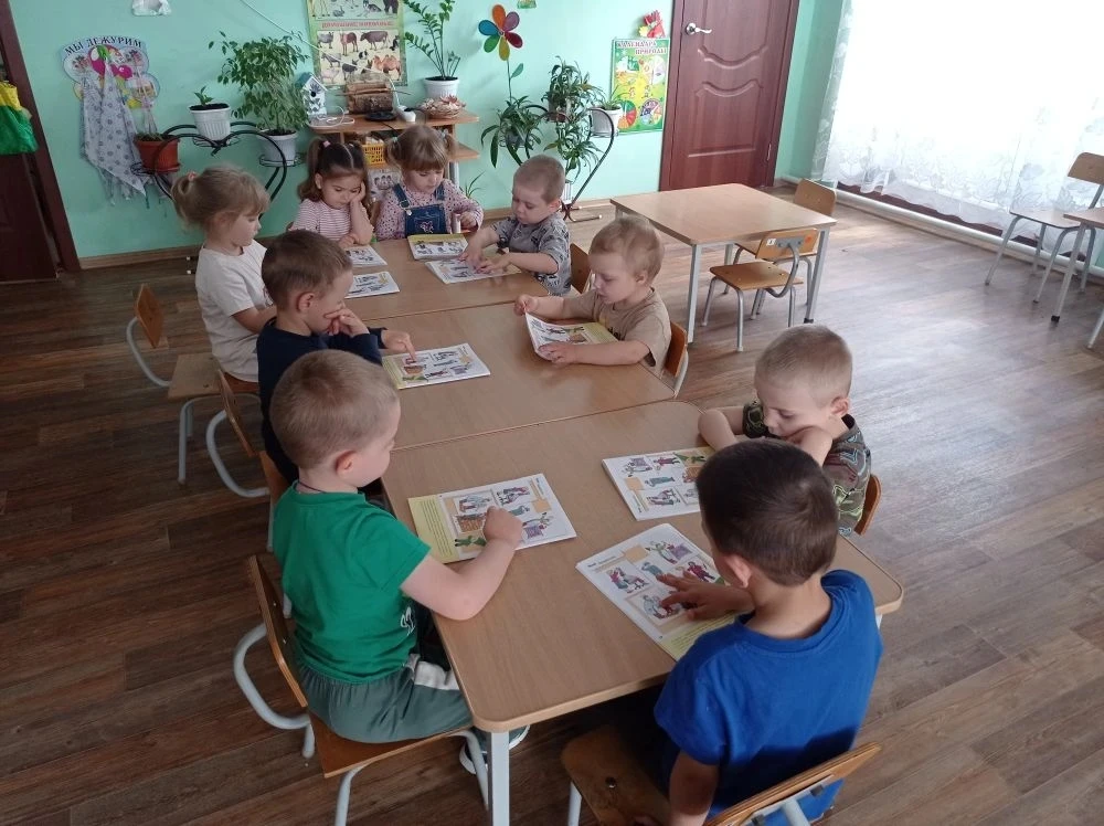 В детском саду началась реализация муниципального проекта «PRO 100 профессия».
✅ В рамках проекта с 