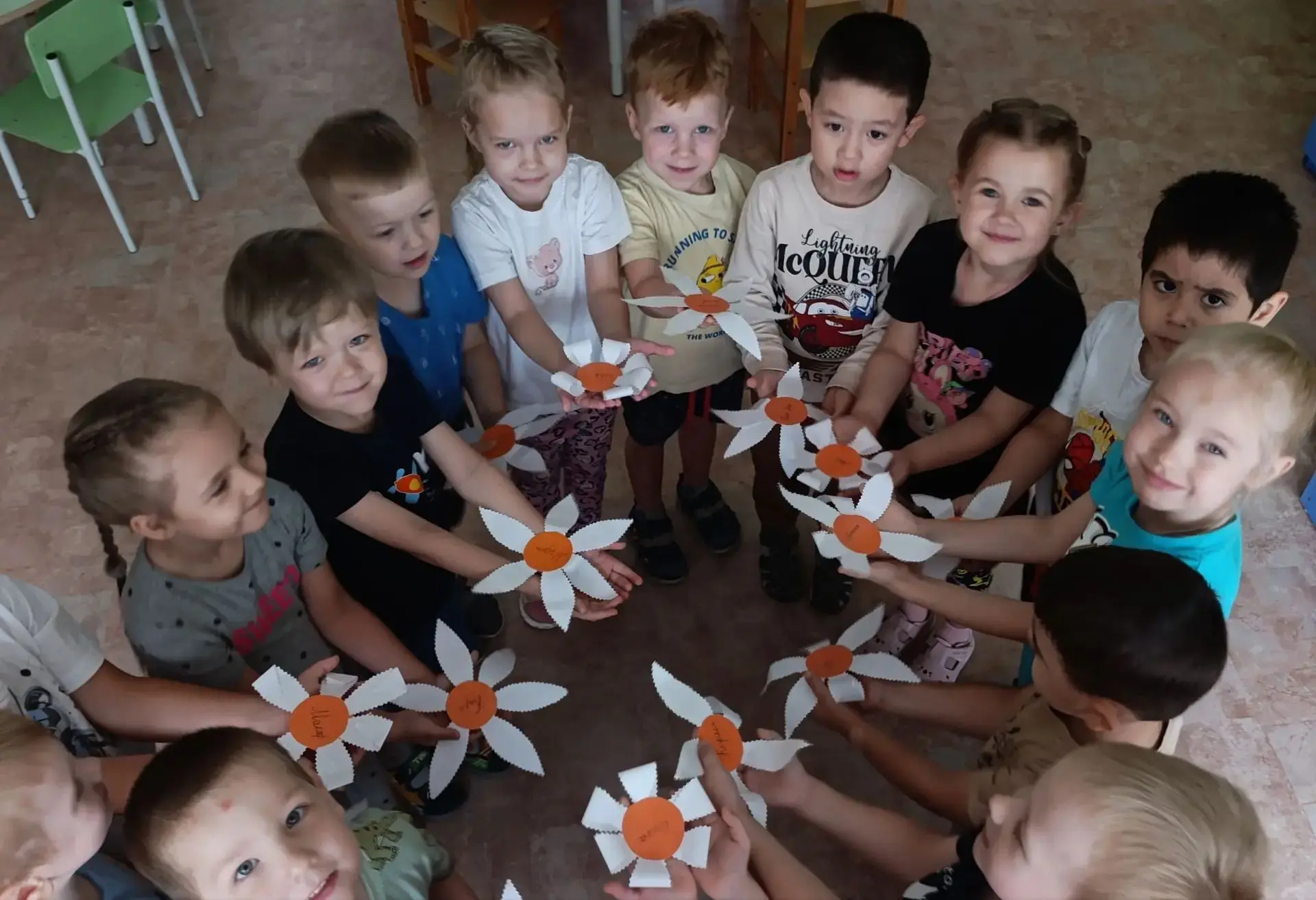 Ромашки для родных и  близких от ребят групп N 1 и 12
