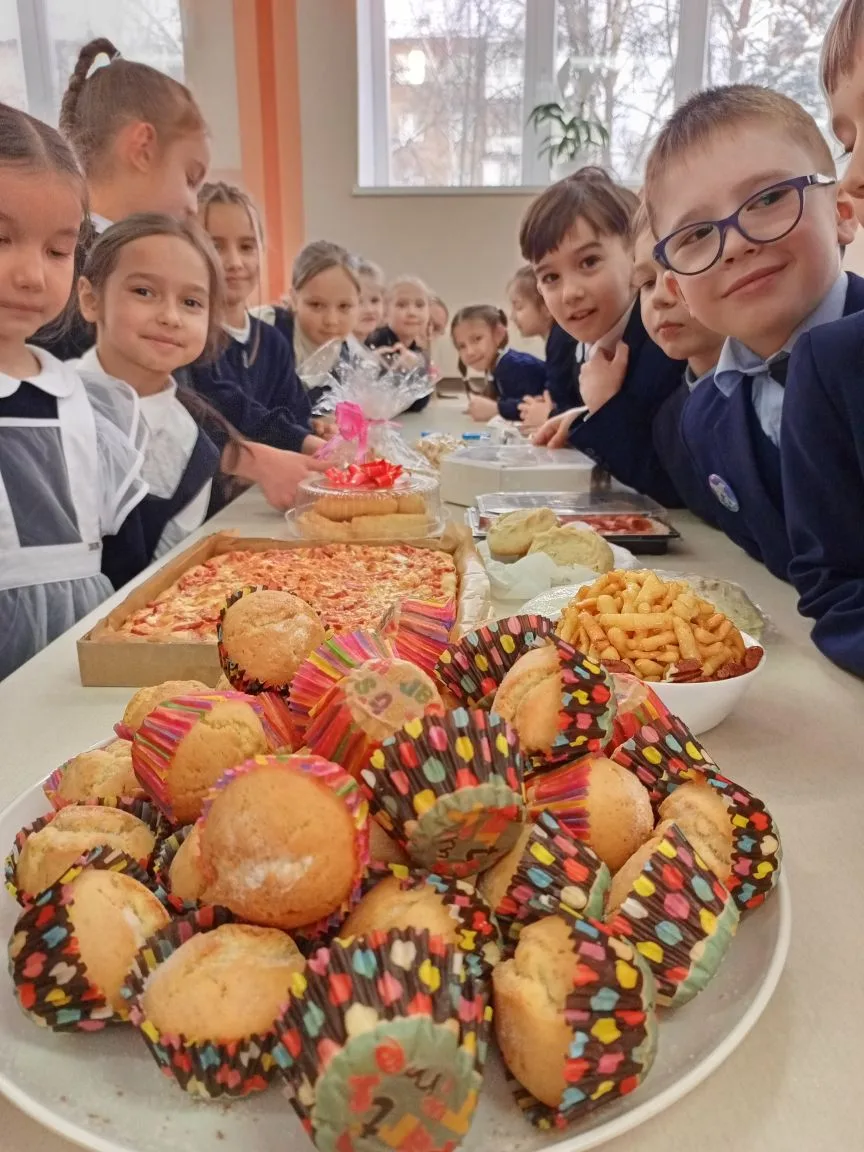 🥧28 января ученики 1А, 1Б, 1Г, 2В, 3Б, 4В, 5Б, 5Г и 7Г приняли участие в  гастрономическом флешмобе 